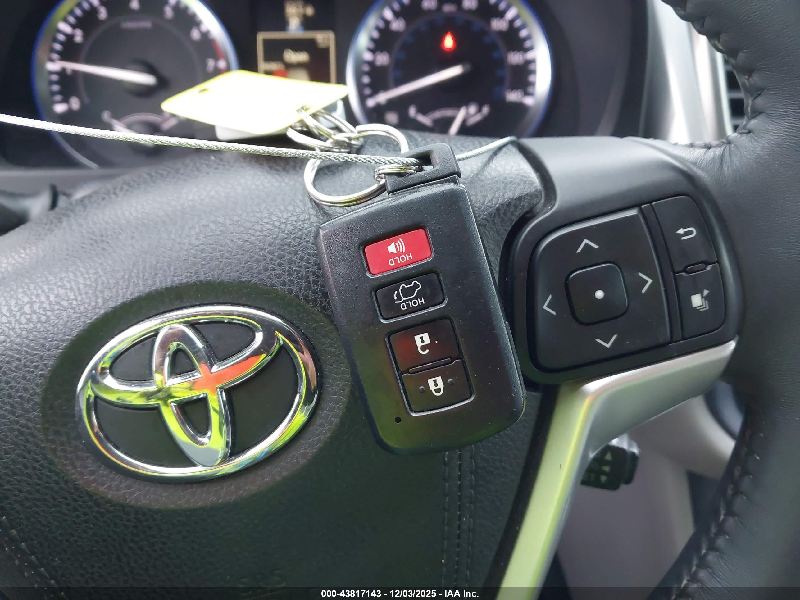 TOYOTA HIGHLANDER image 11