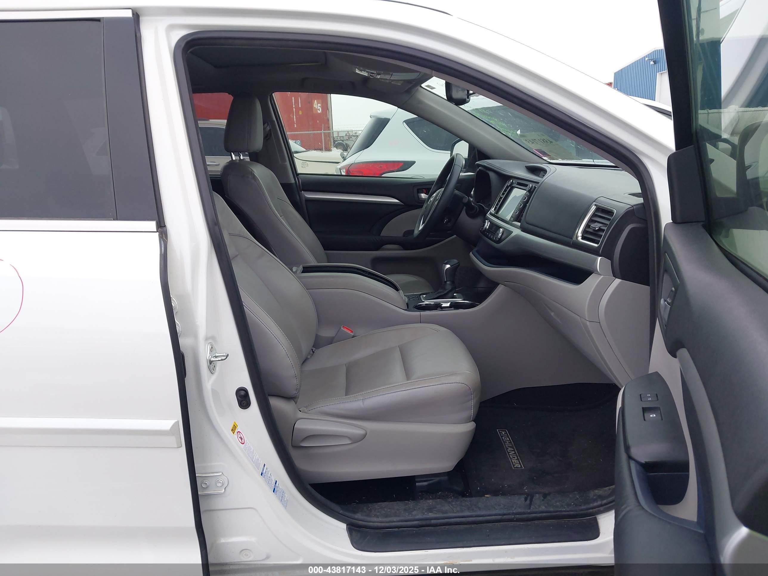 TOYOTA HIGHLANDER image 5