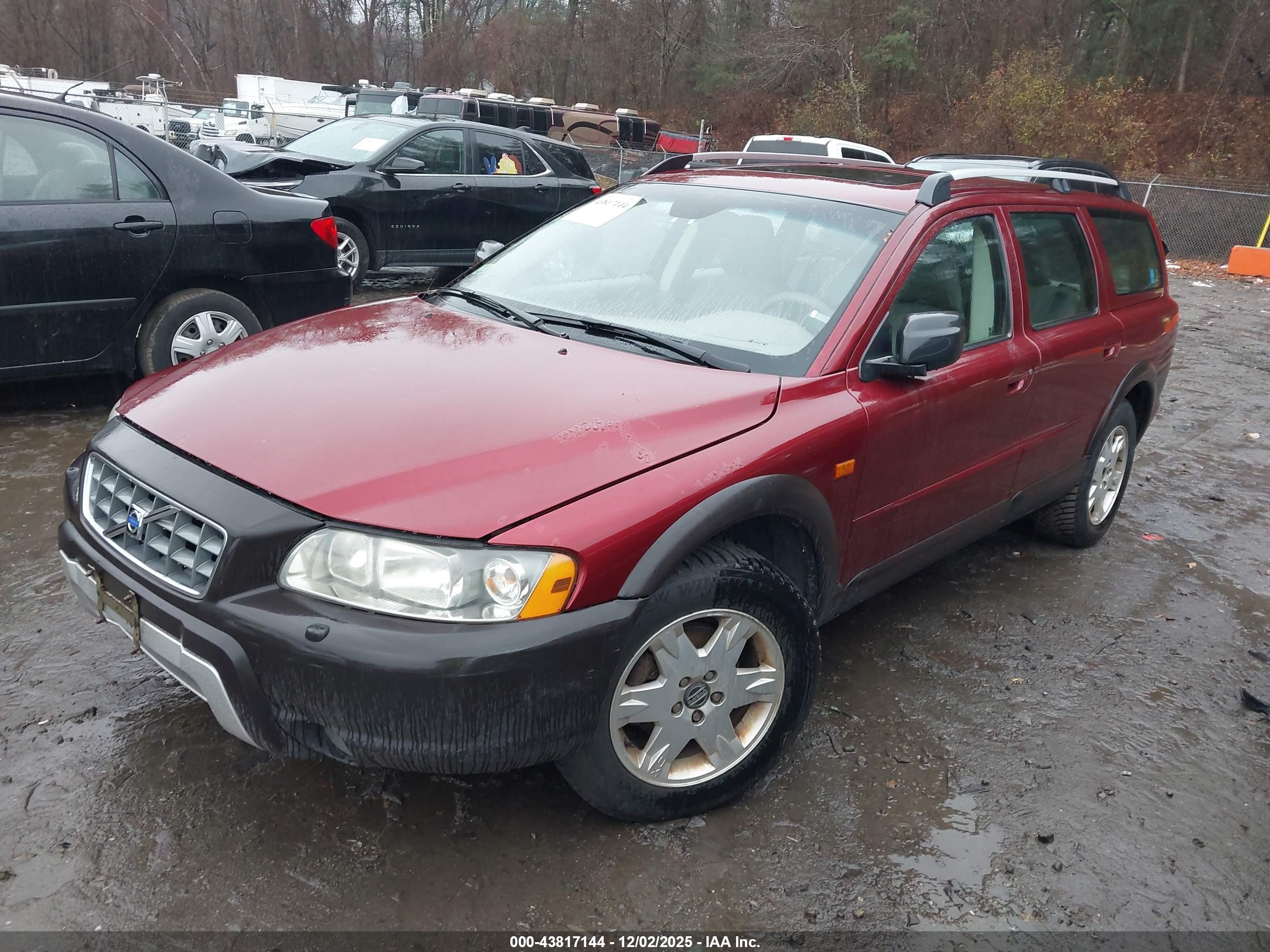 VOLVO XC70 image 2