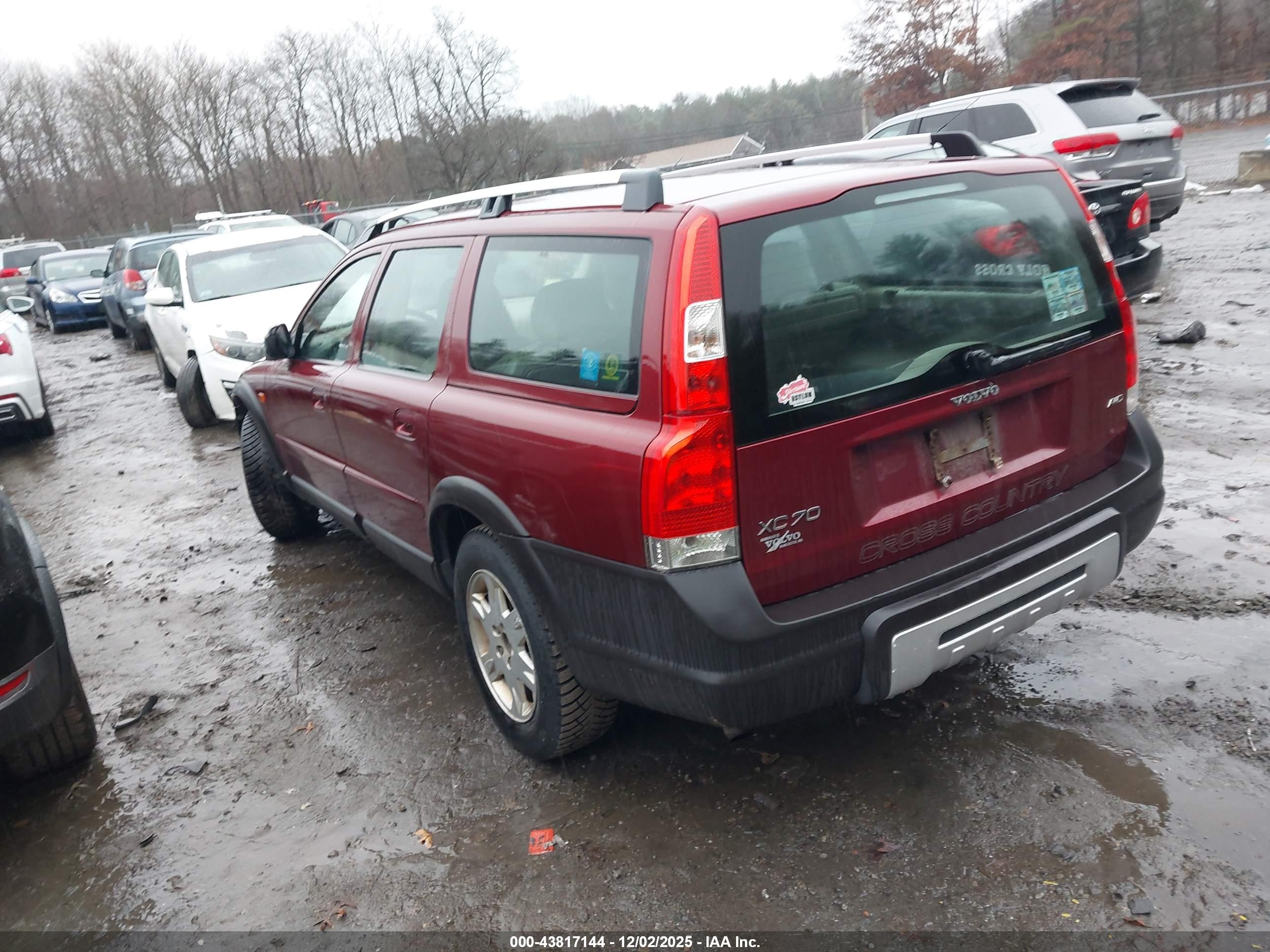 VOLVO XC70 image 3