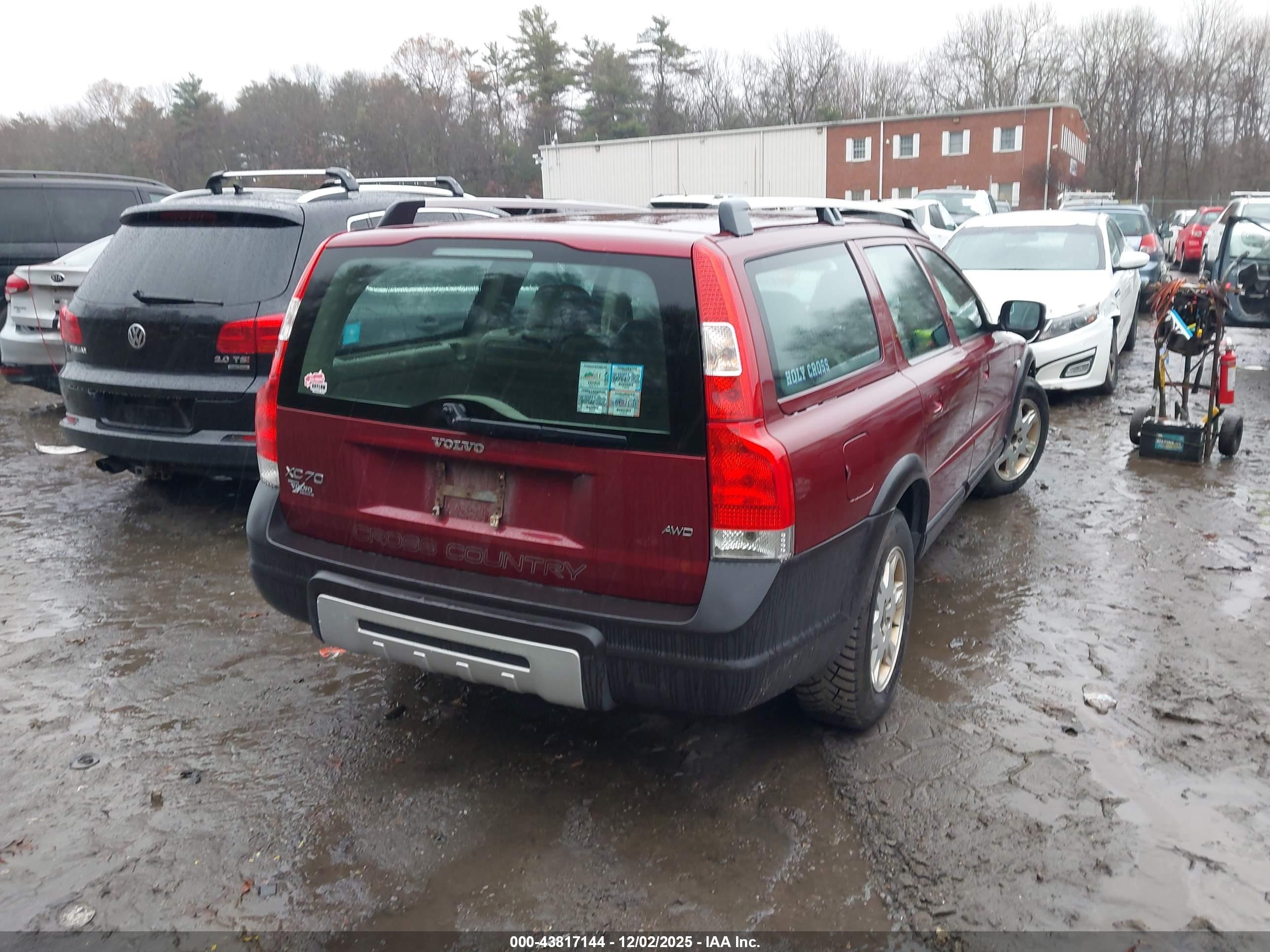 VOLVO XC70 image 4