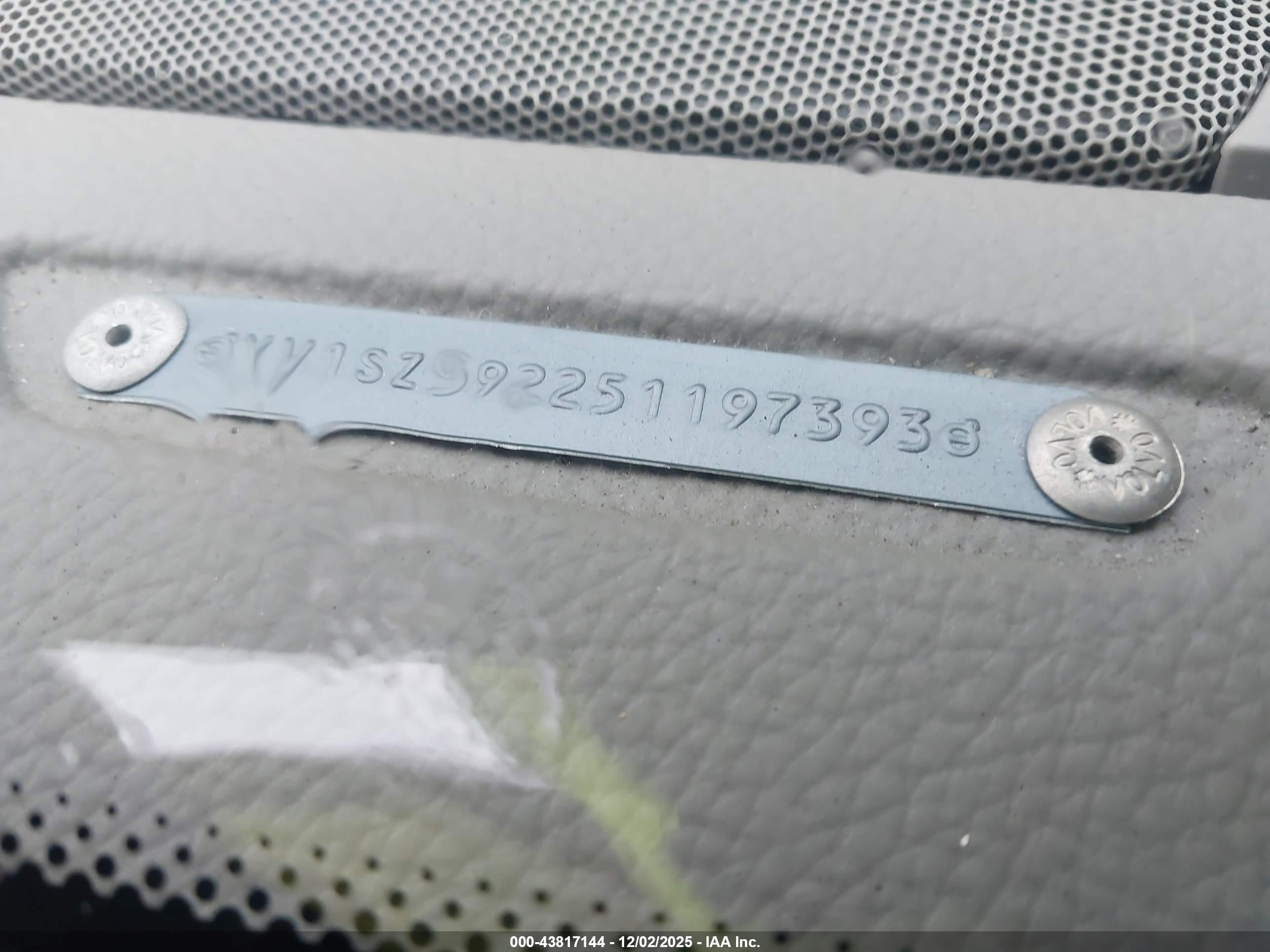 VOLVO XC70 image 9
