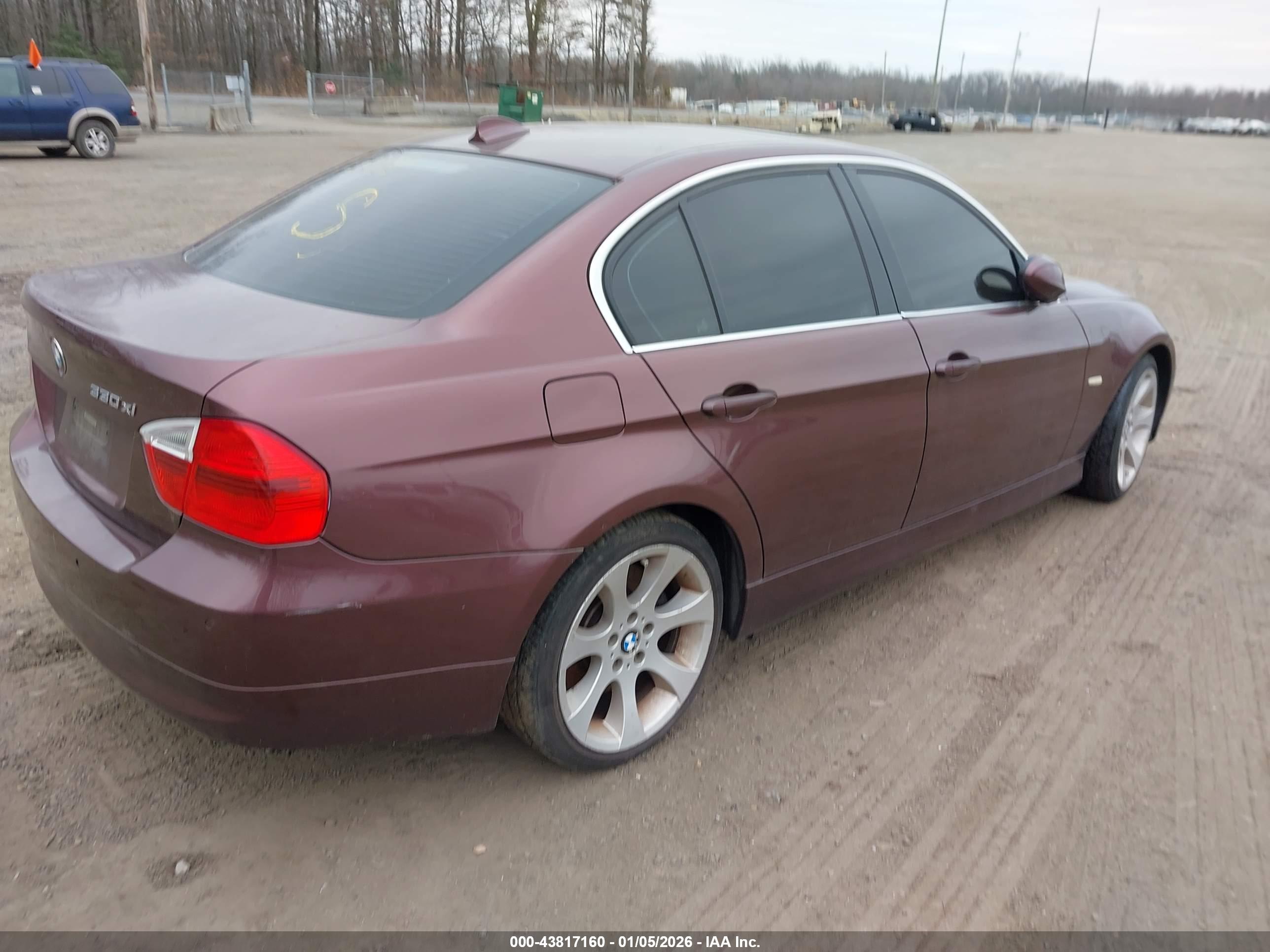 BMW 330XI image 4