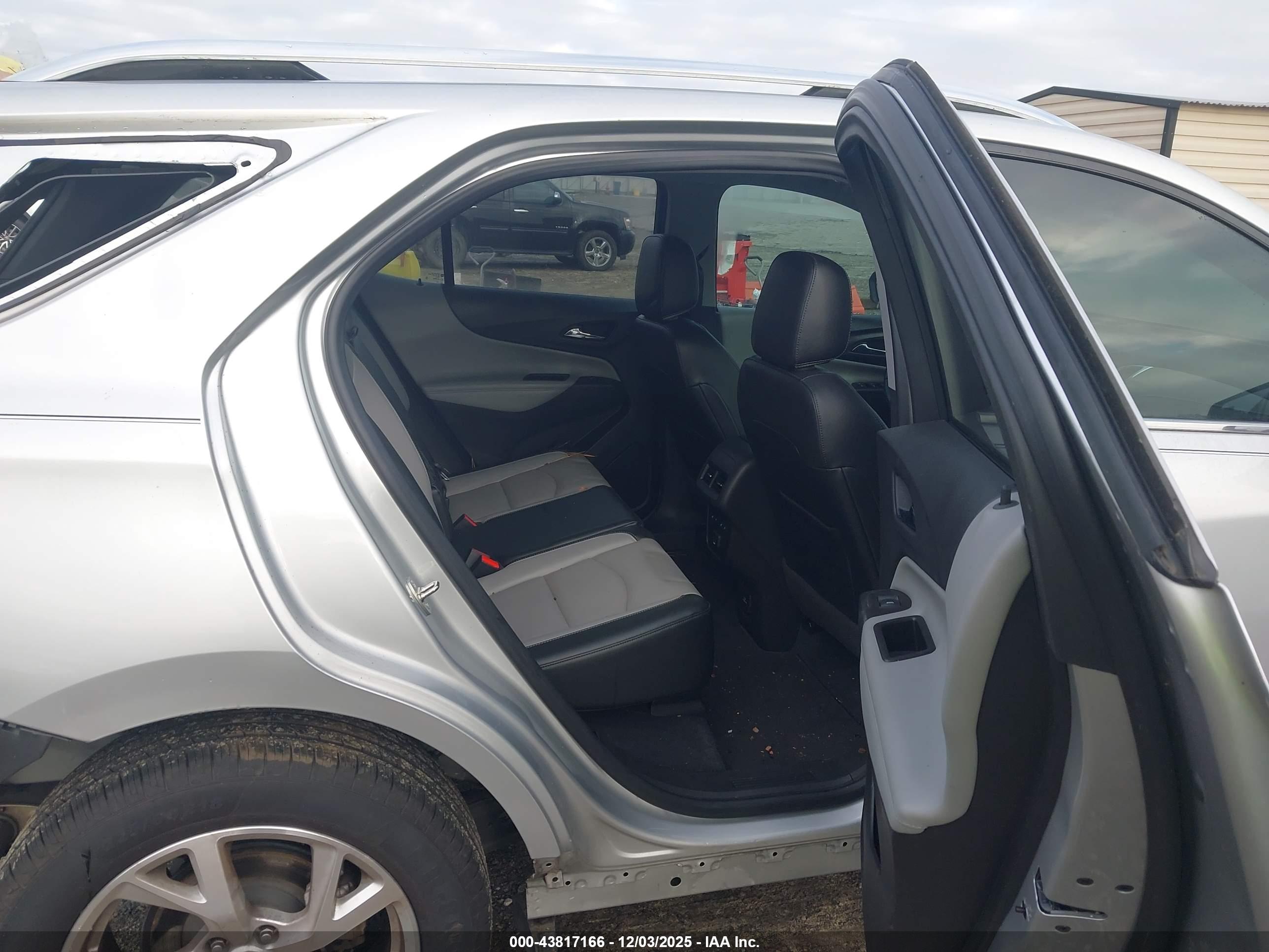 CHEVROLET EQUINOX image 8