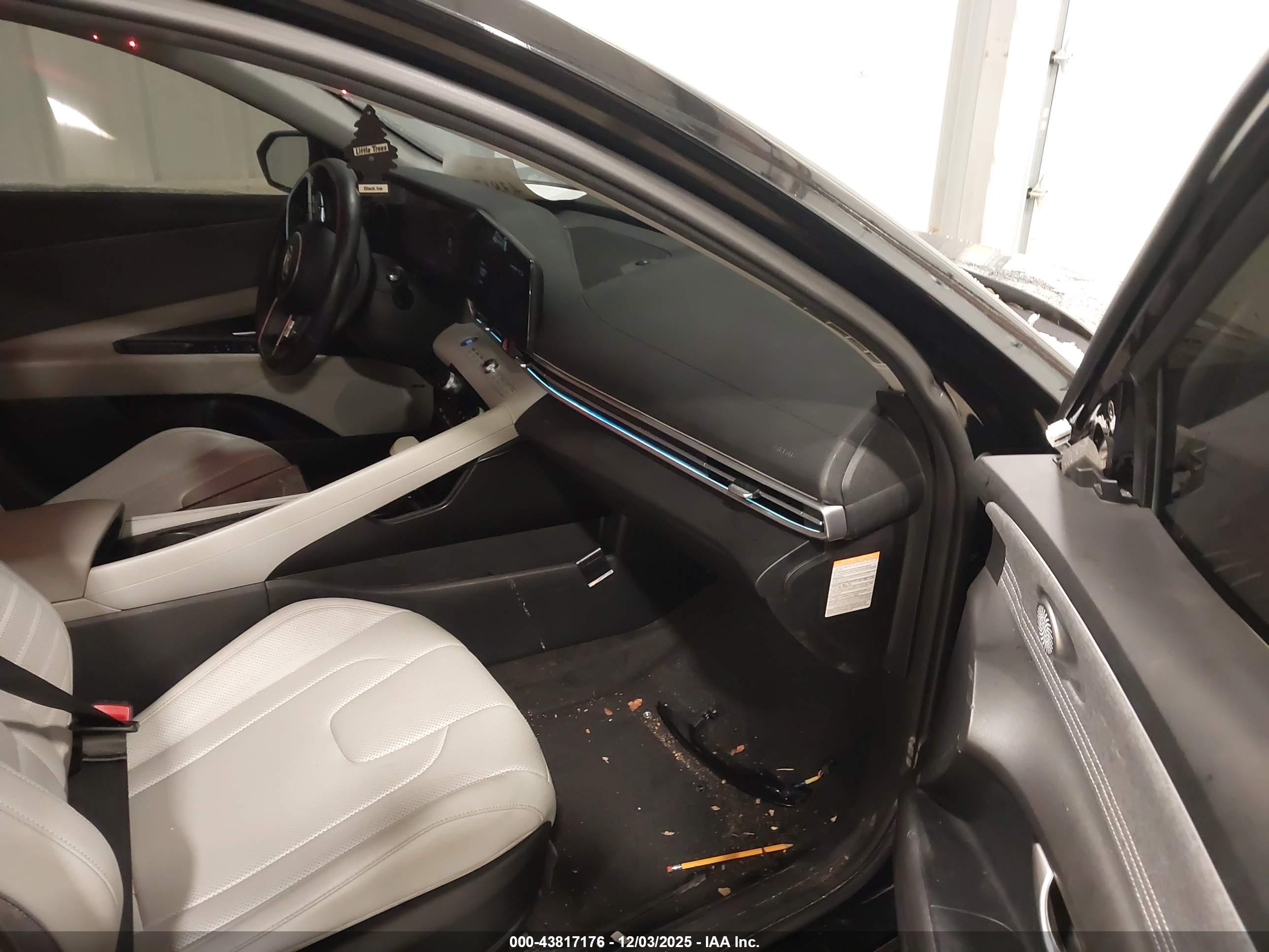 HYUNDAI ELANTRA image 5