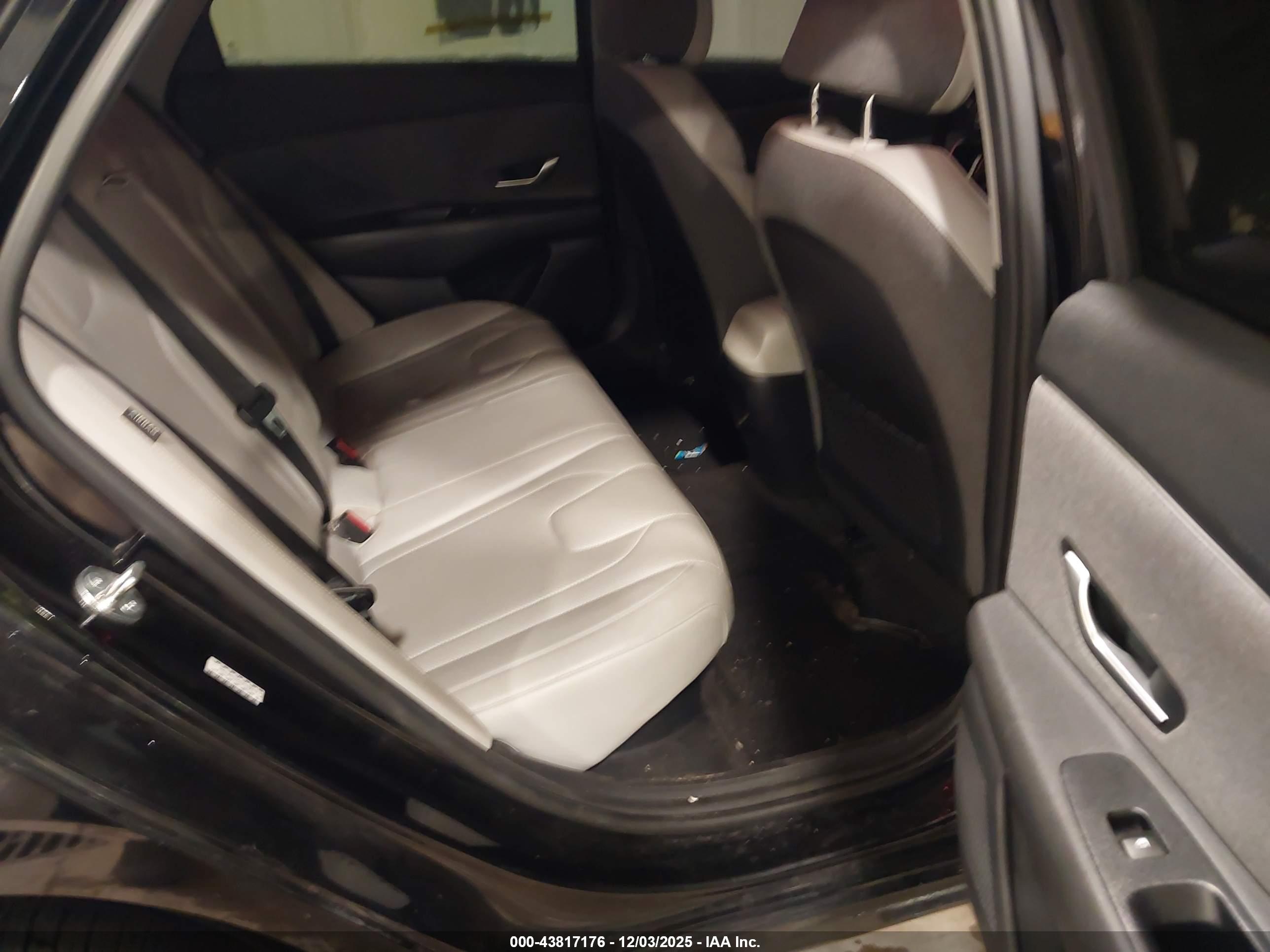 HYUNDAI ELANTRA image 8