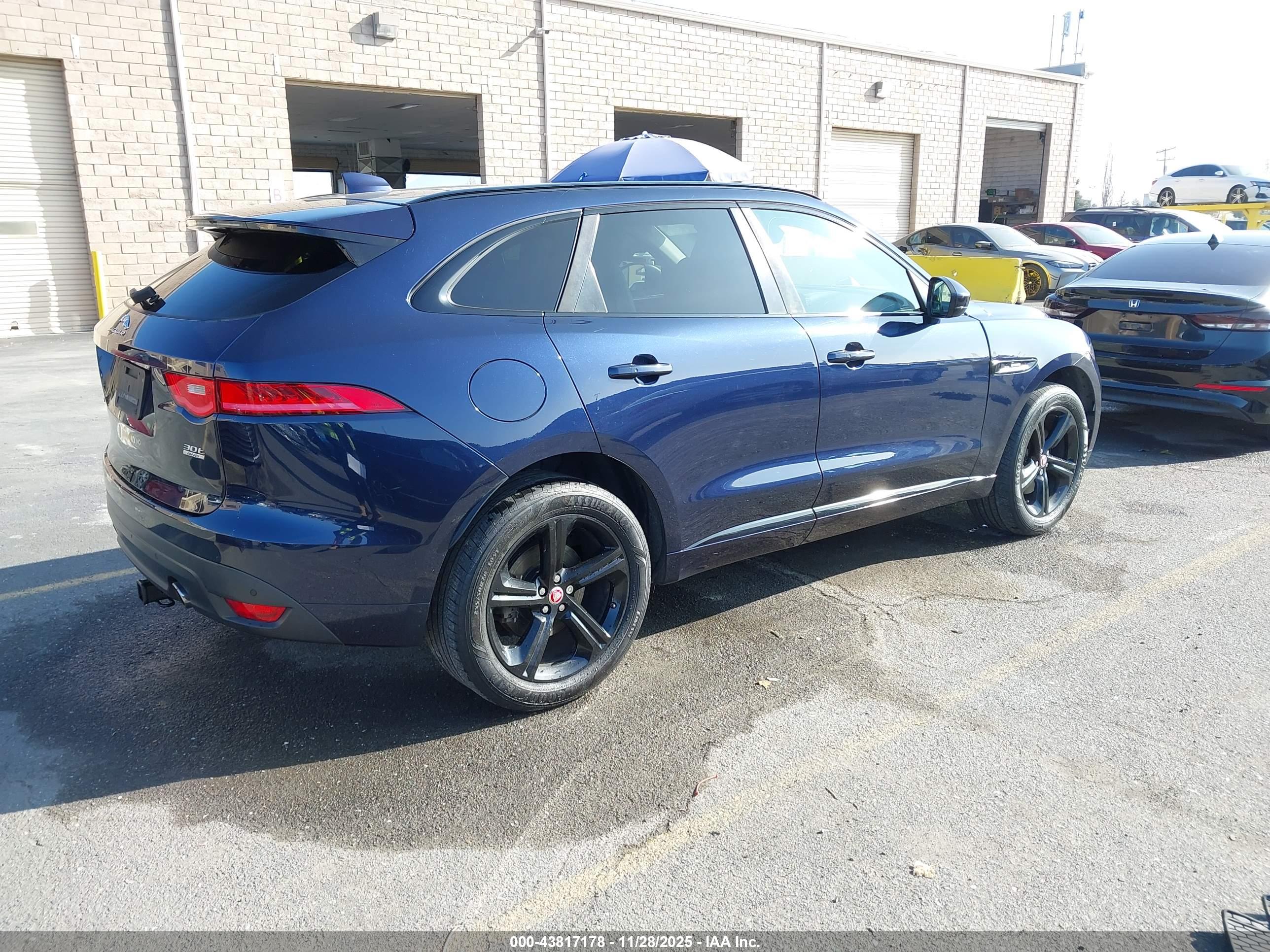 JAGUAR F-PACE image 4