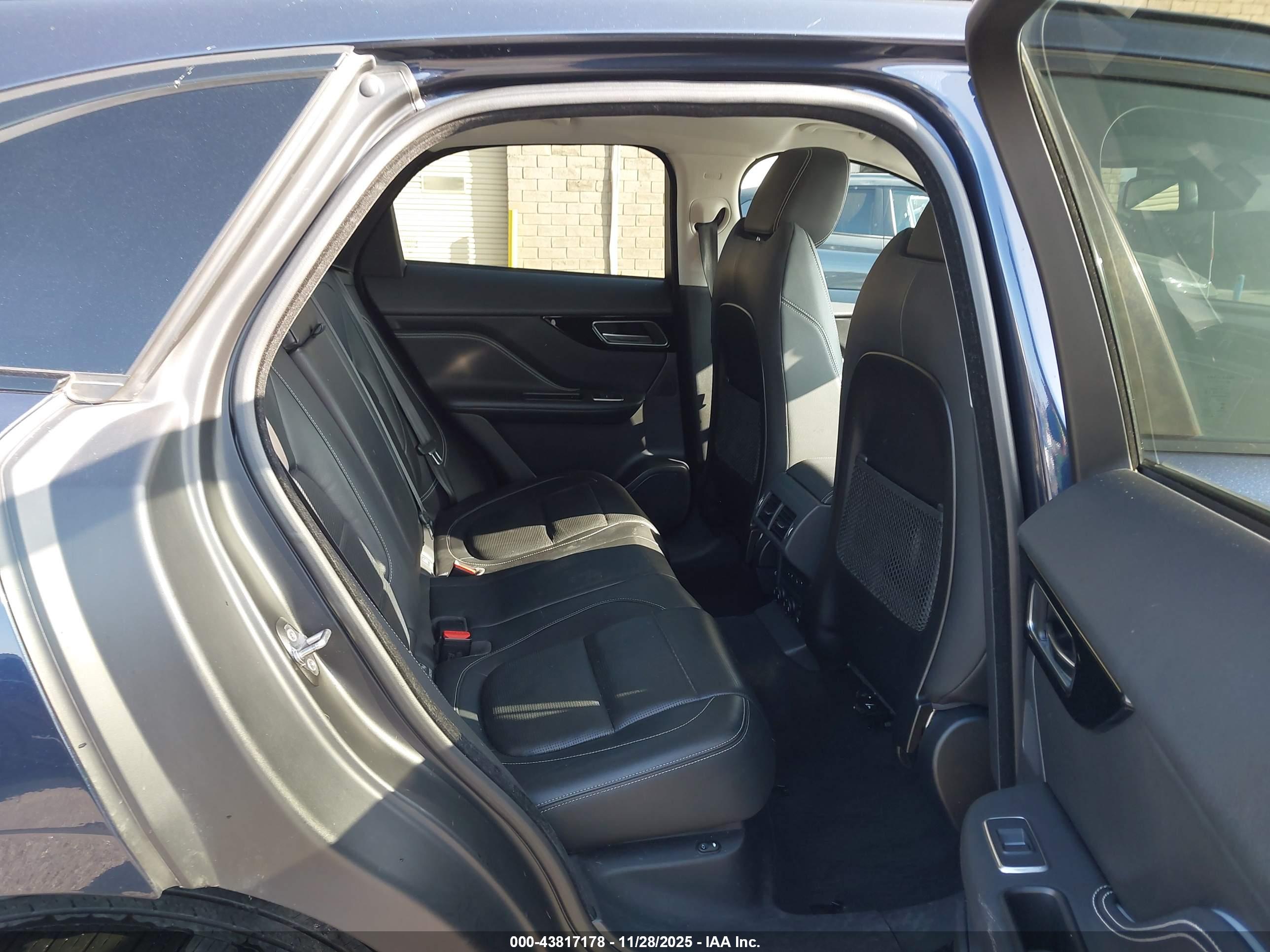 JAGUAR F-PACE image 8
