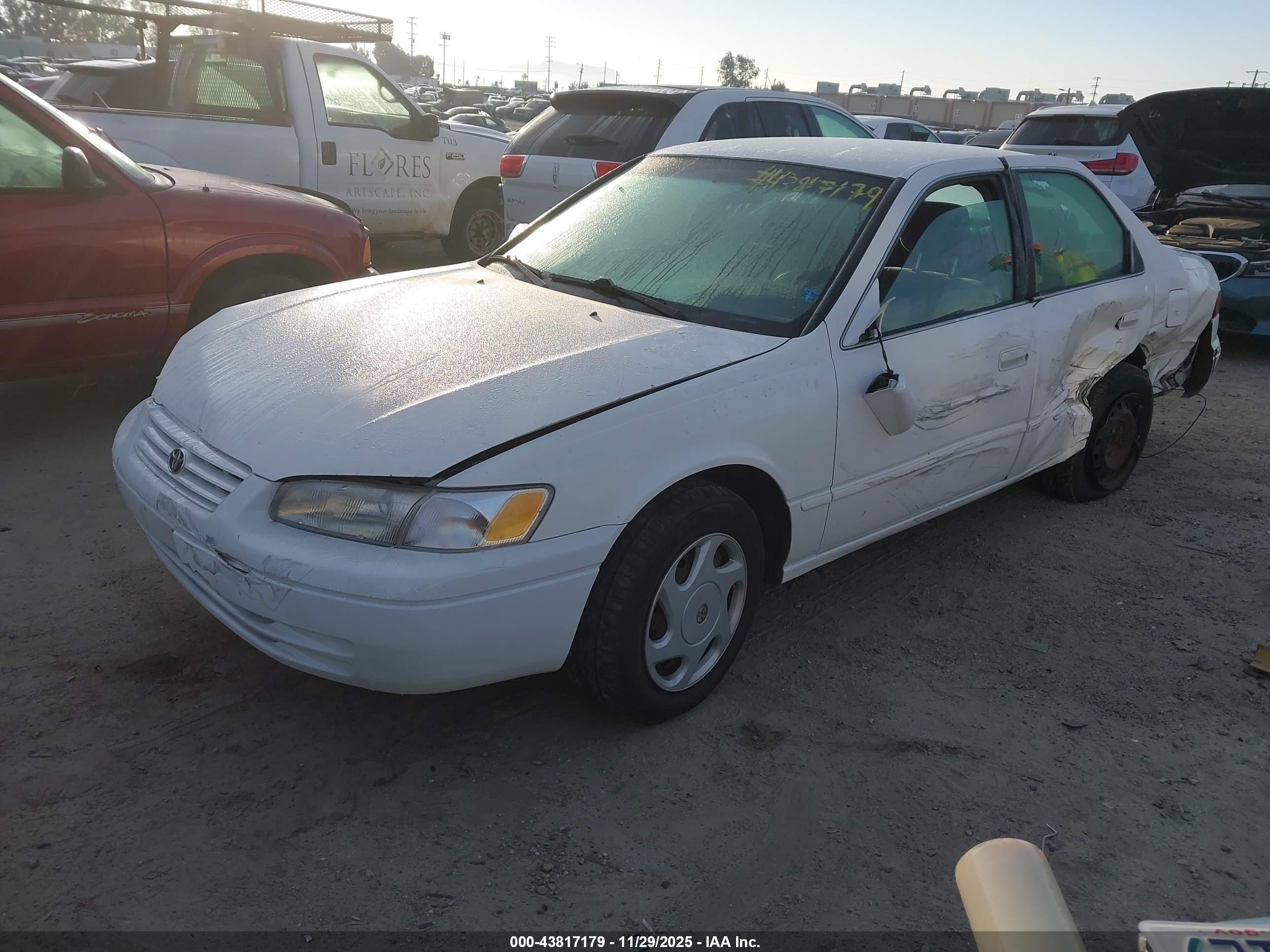 TOYOTA CAMRY image 2