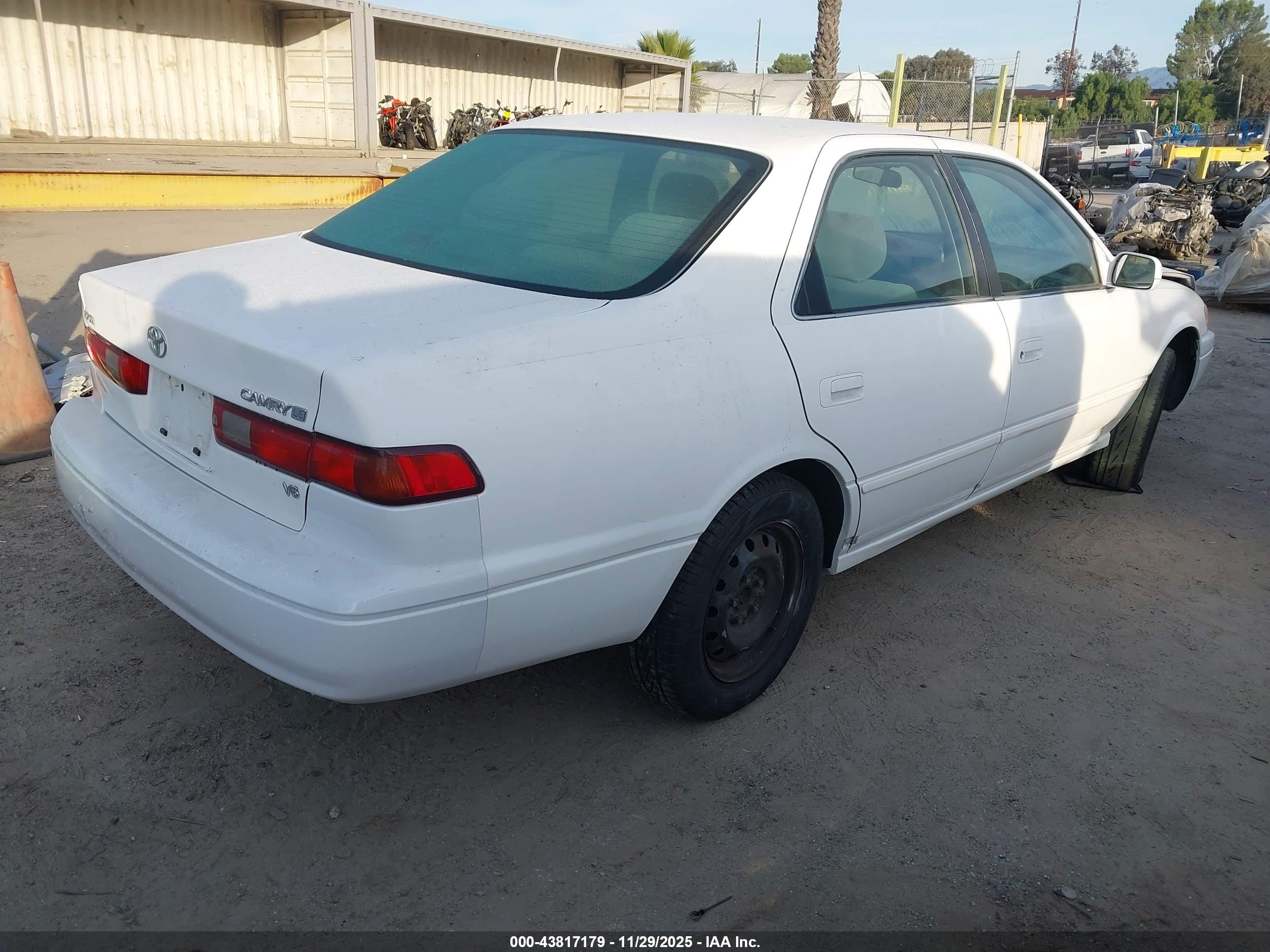 TOYOTA CAMRY image 4