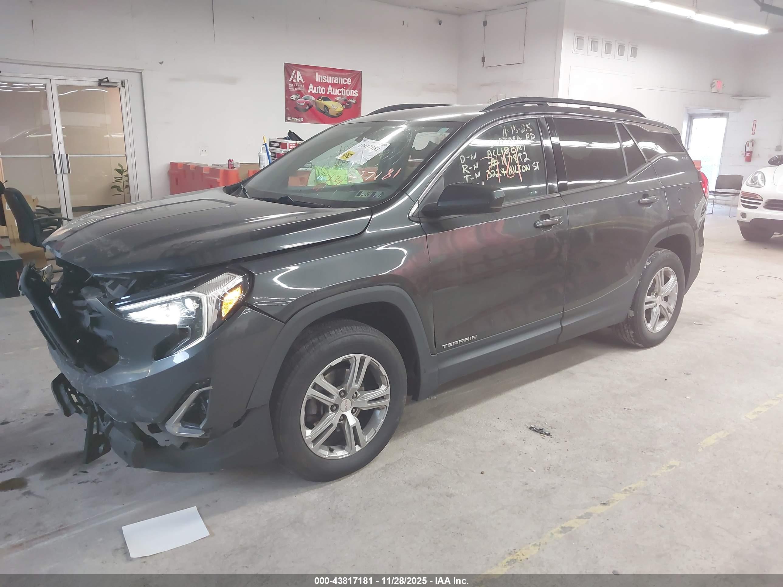 GMC TERRAIN image 2