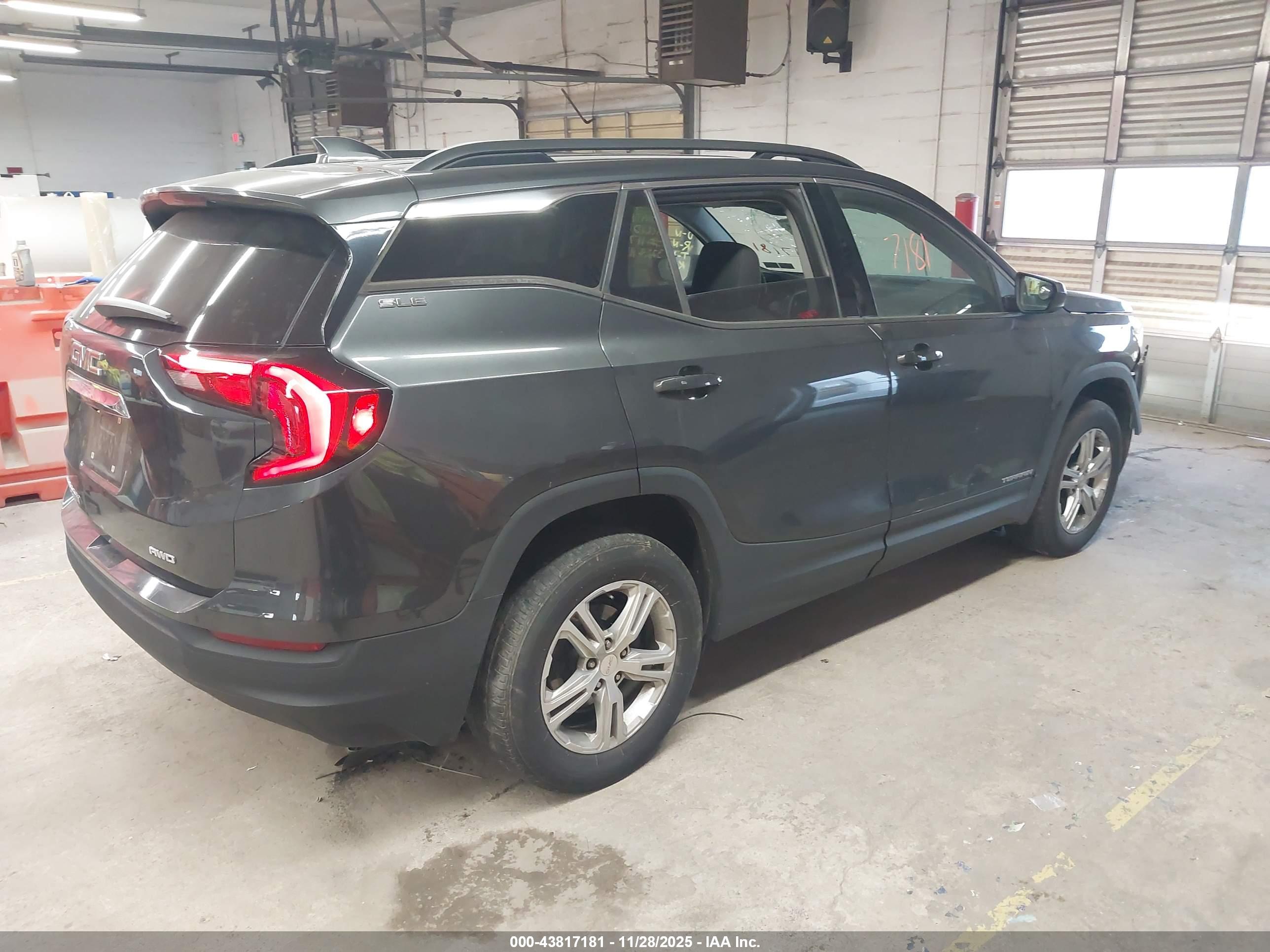 GMC TERRAIN image 4