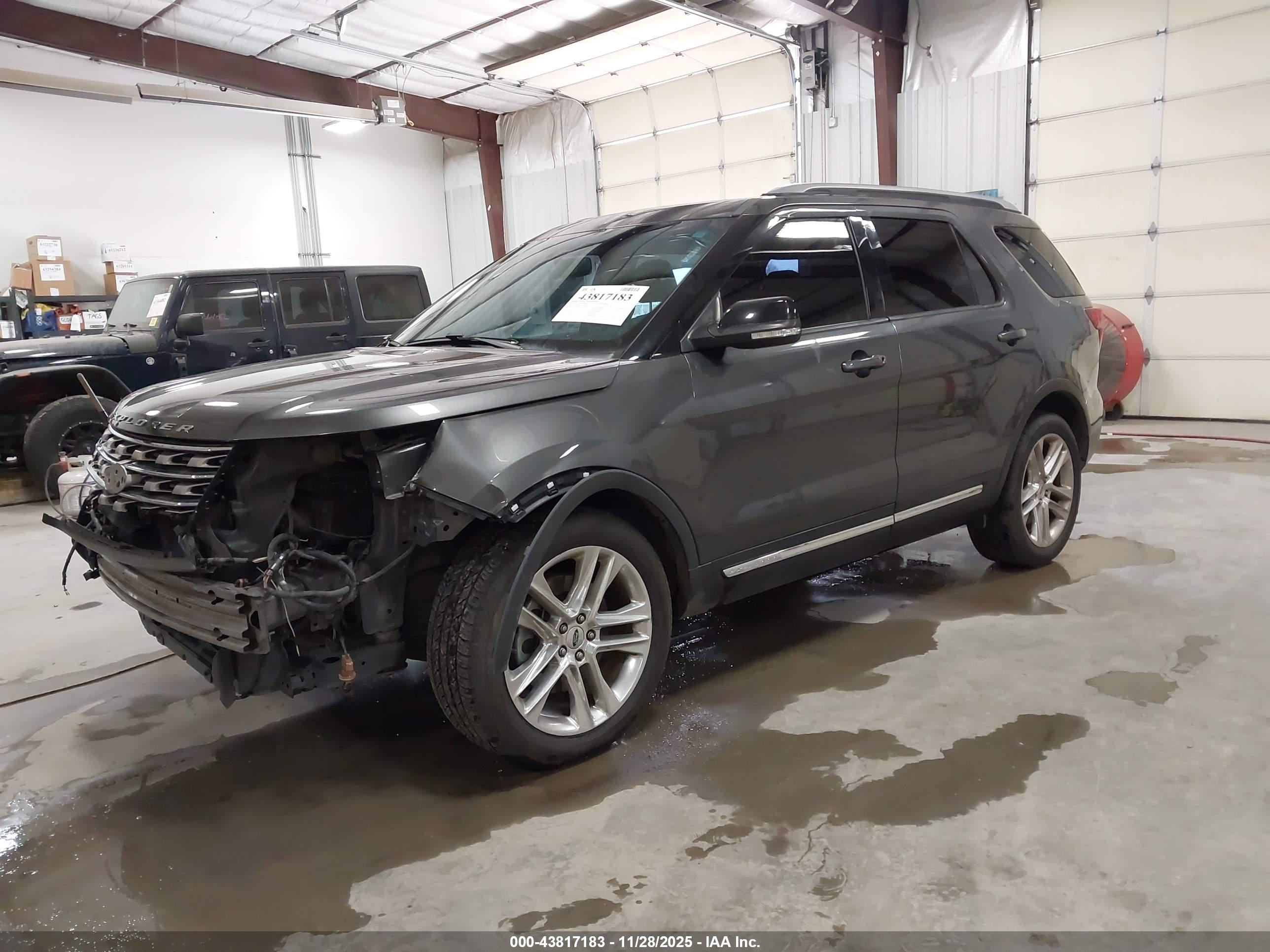 FORD EXPLORER image 2