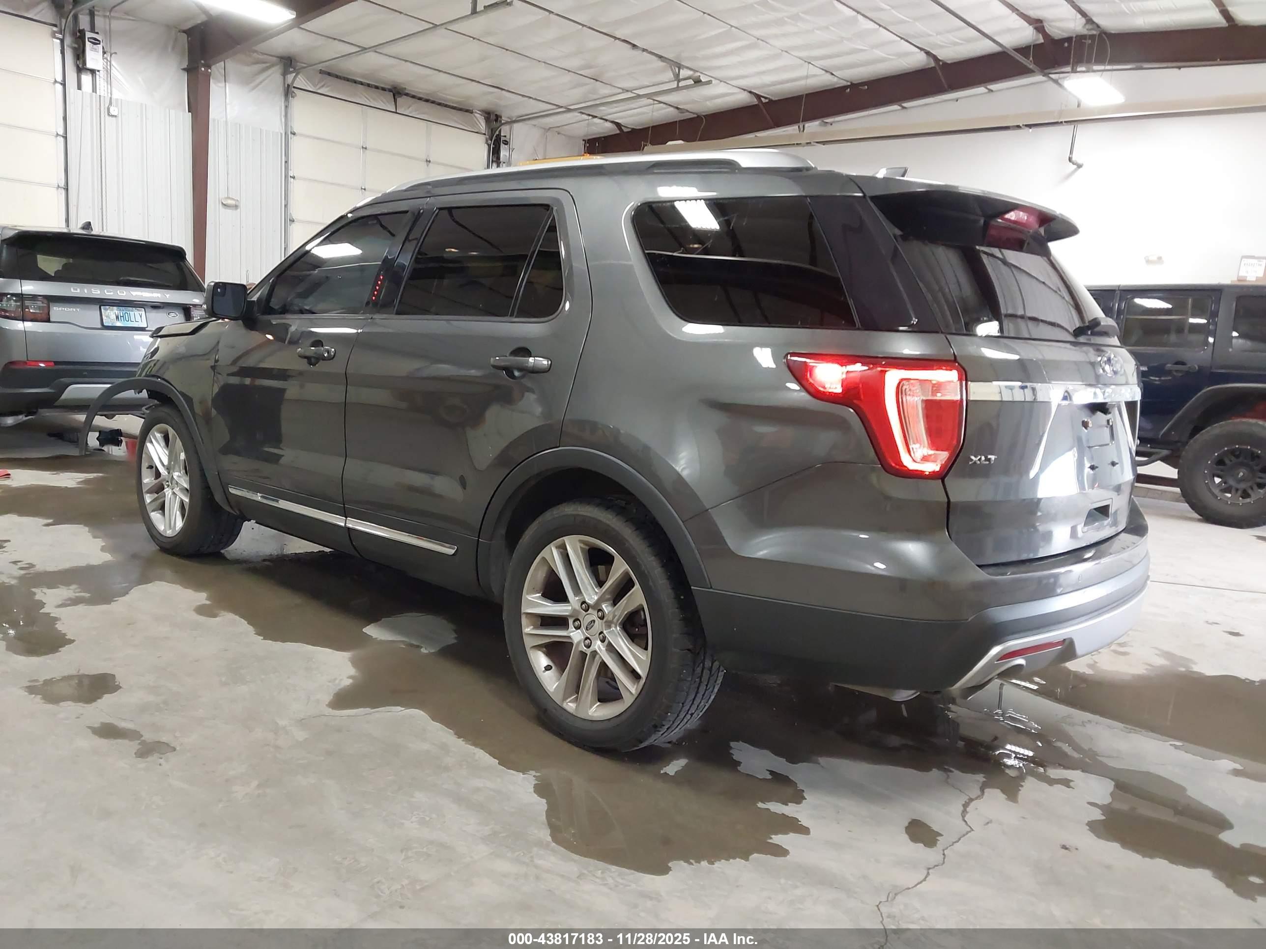 FORD EXPLORER image 3