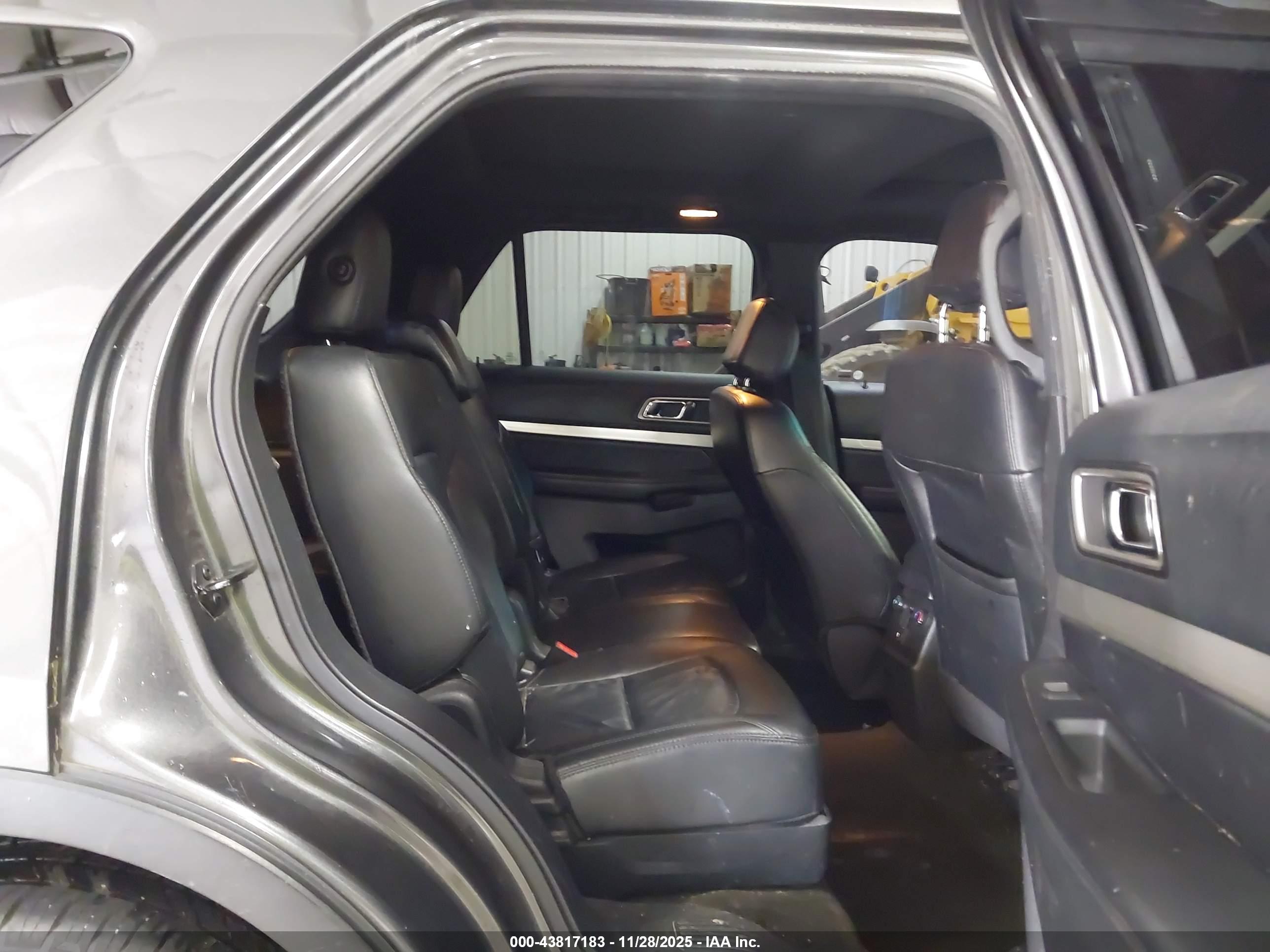 FORD EXPLORER image 8