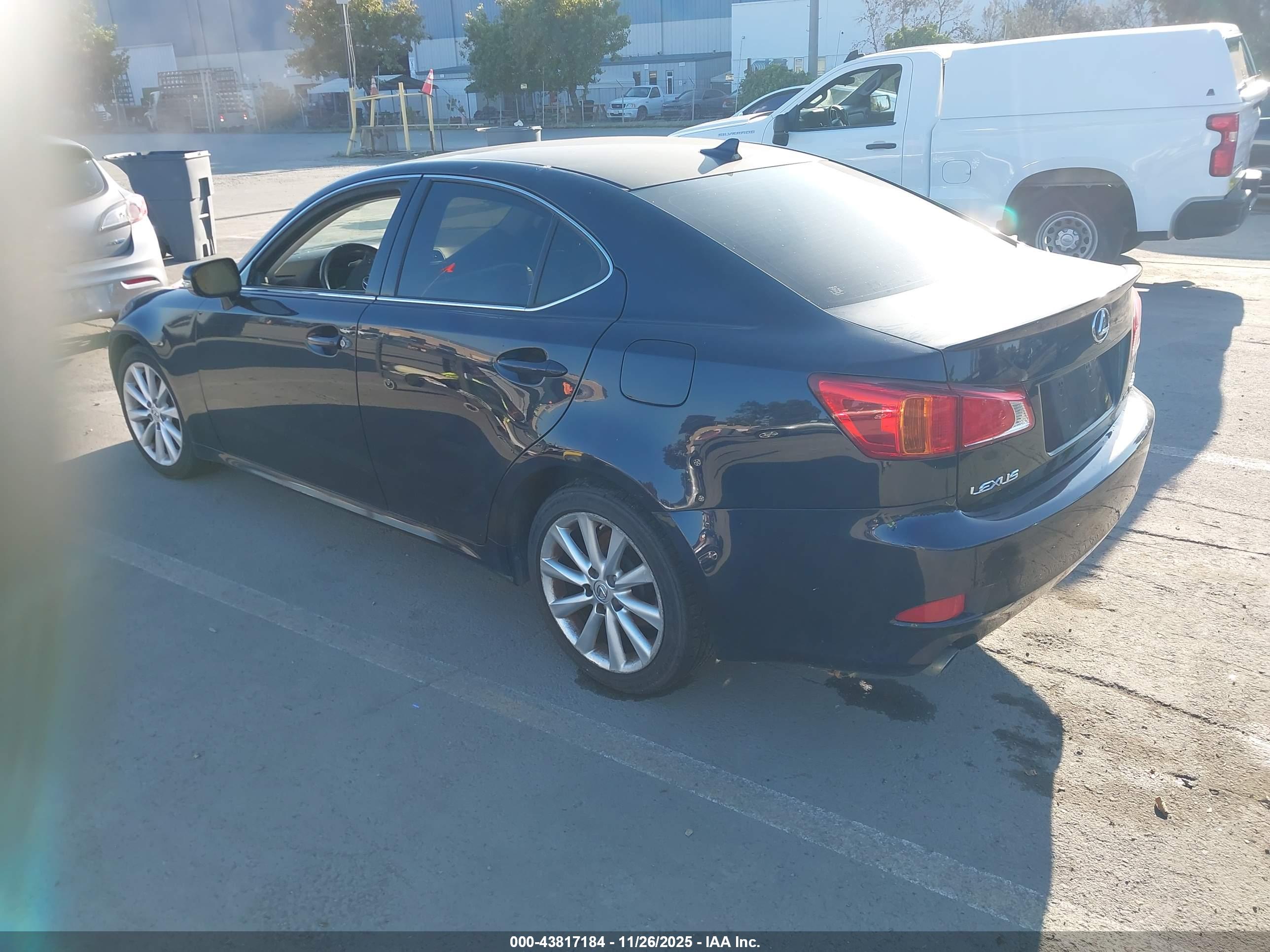LEXUS IS image 3