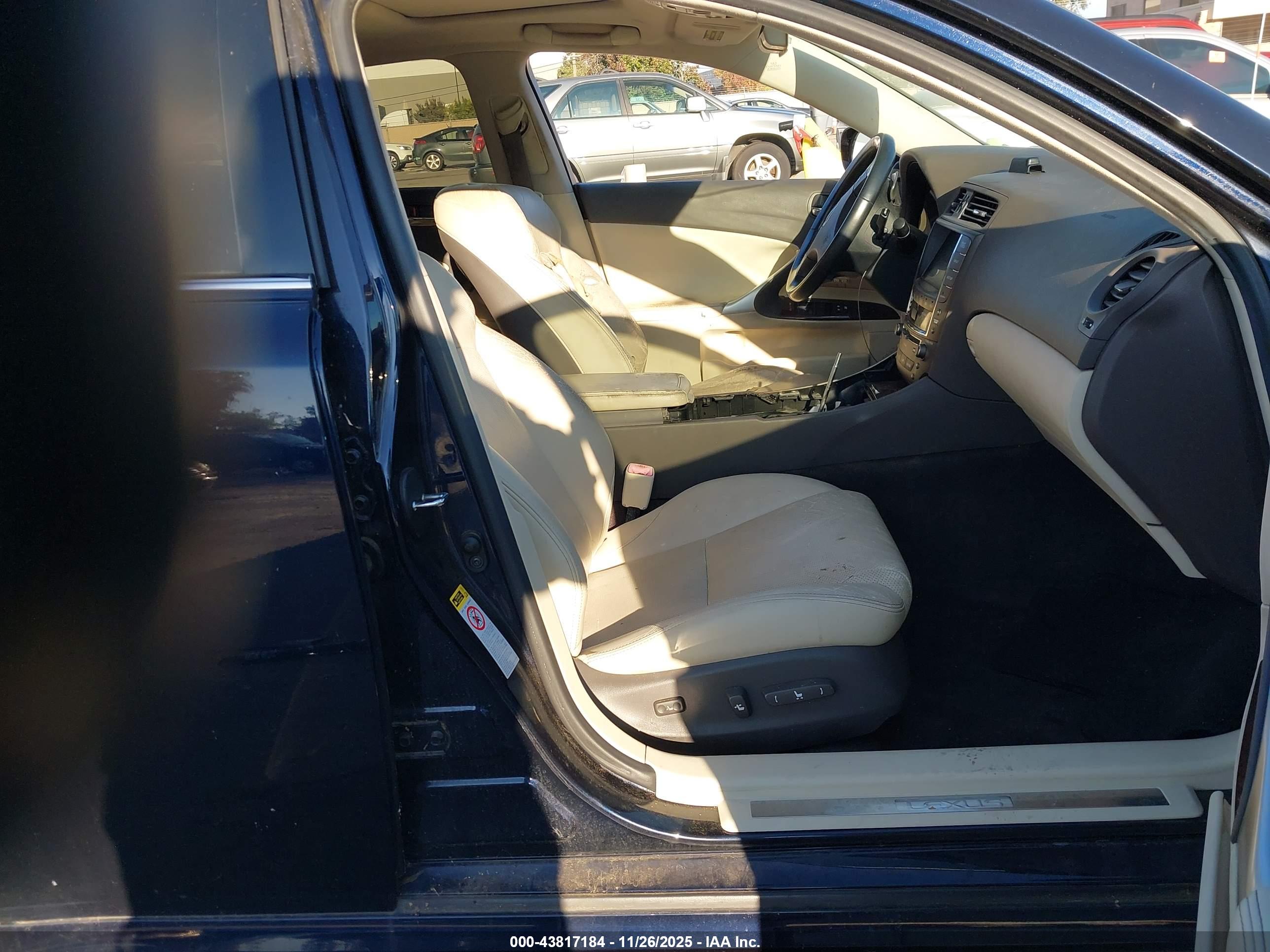 LEXUS IS image 5