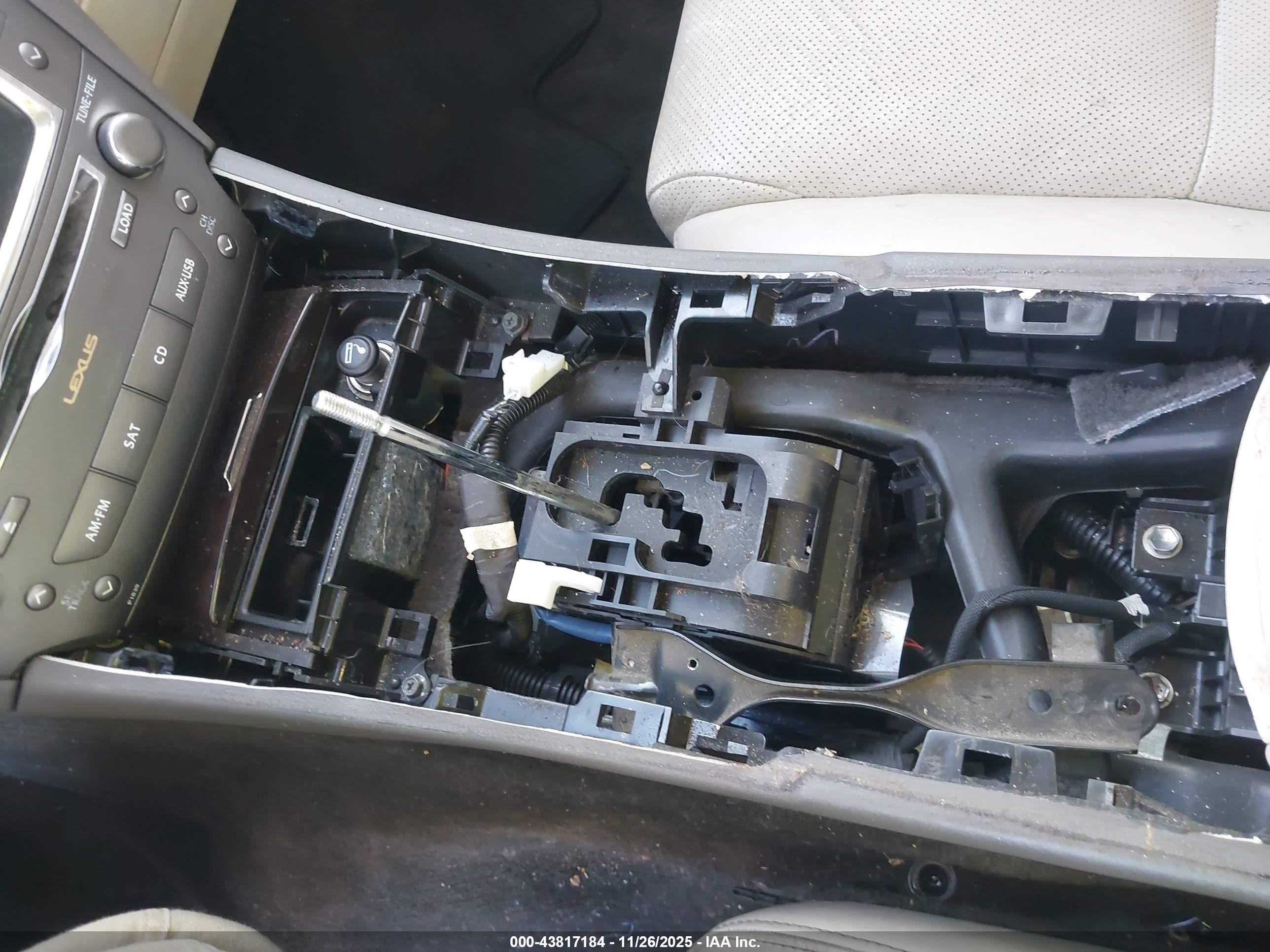 LEXUS IS image 6