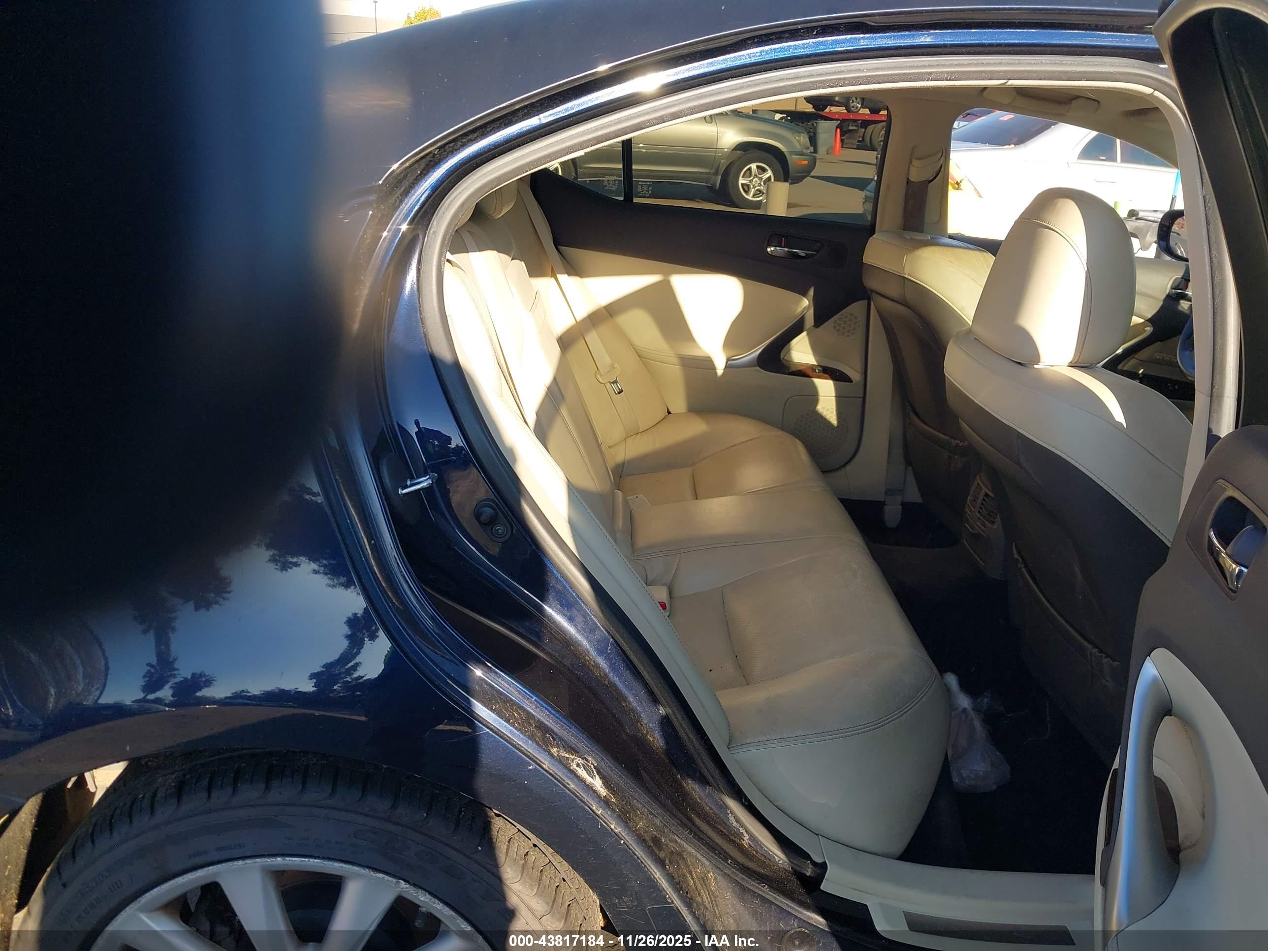 LEXUS IS image 8