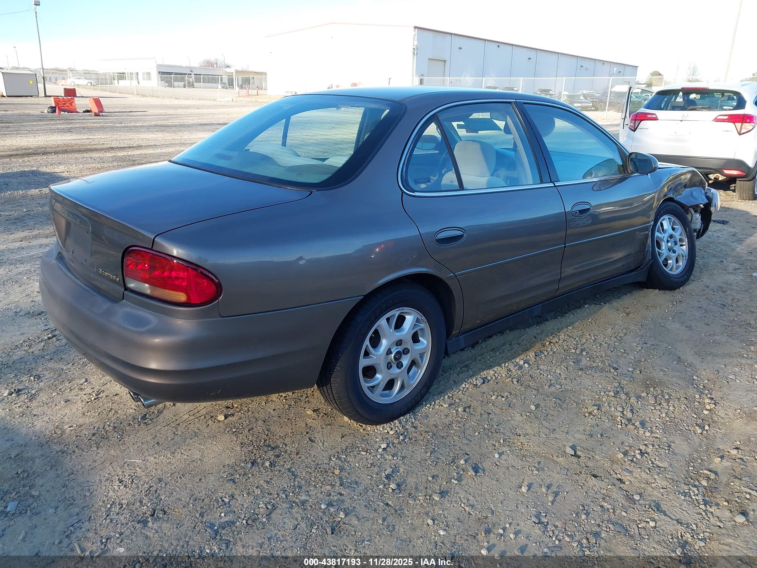 OLDSMOBILE INTRIGUE image 4