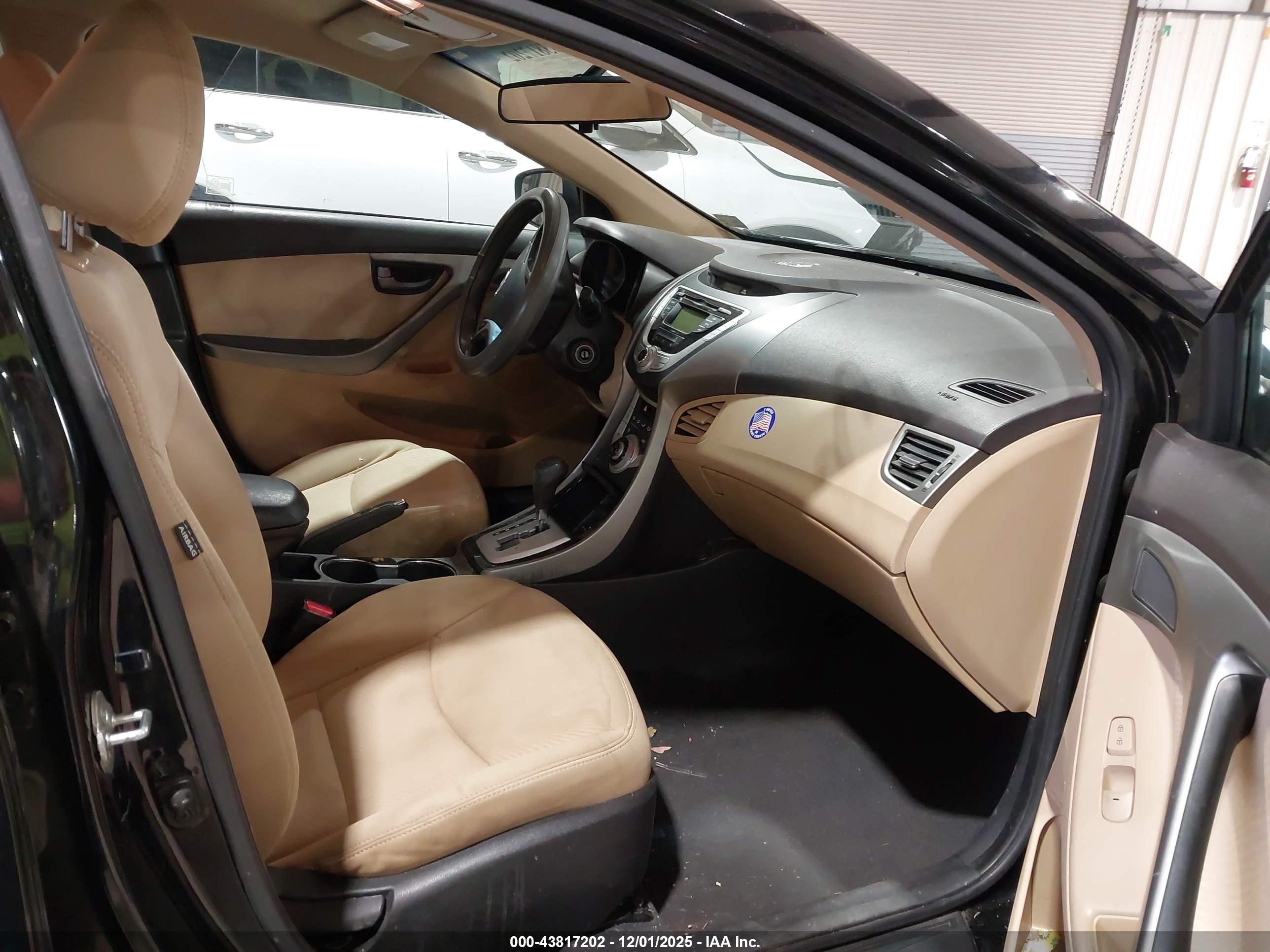 HYUNDAI ELANTRA image 5