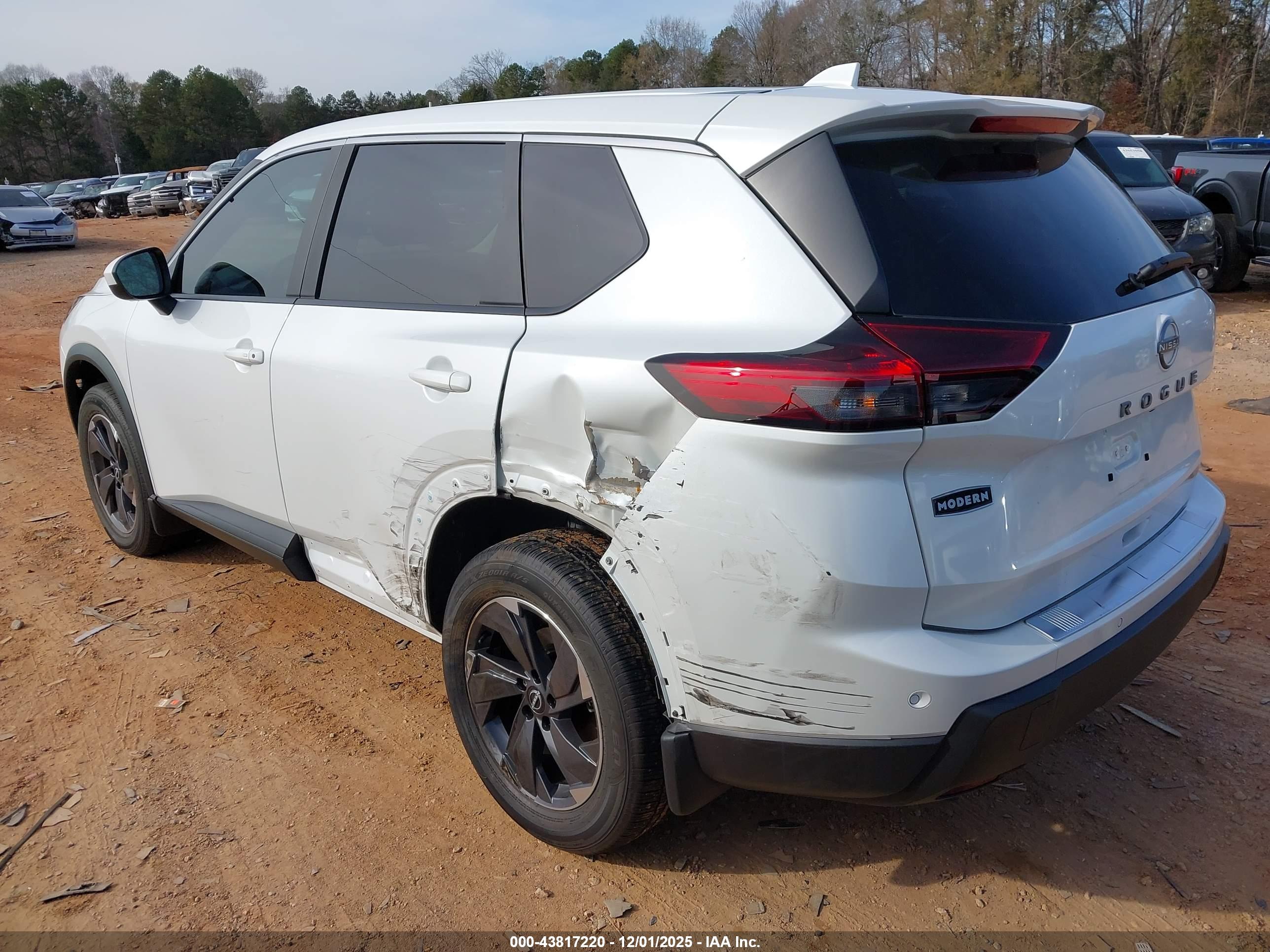 NISSAN ROGUE image 3