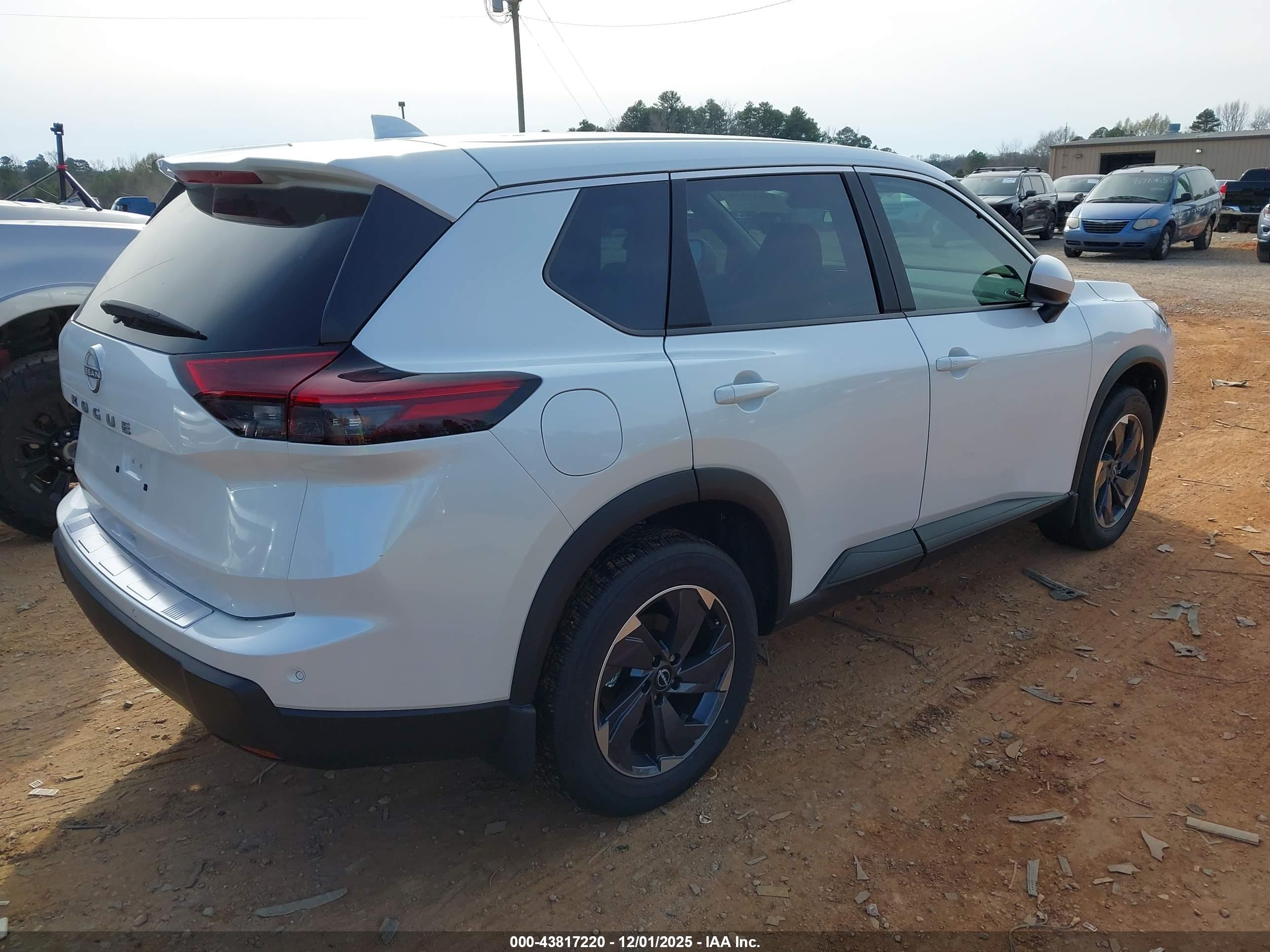 NISSAN ROGUE image 4