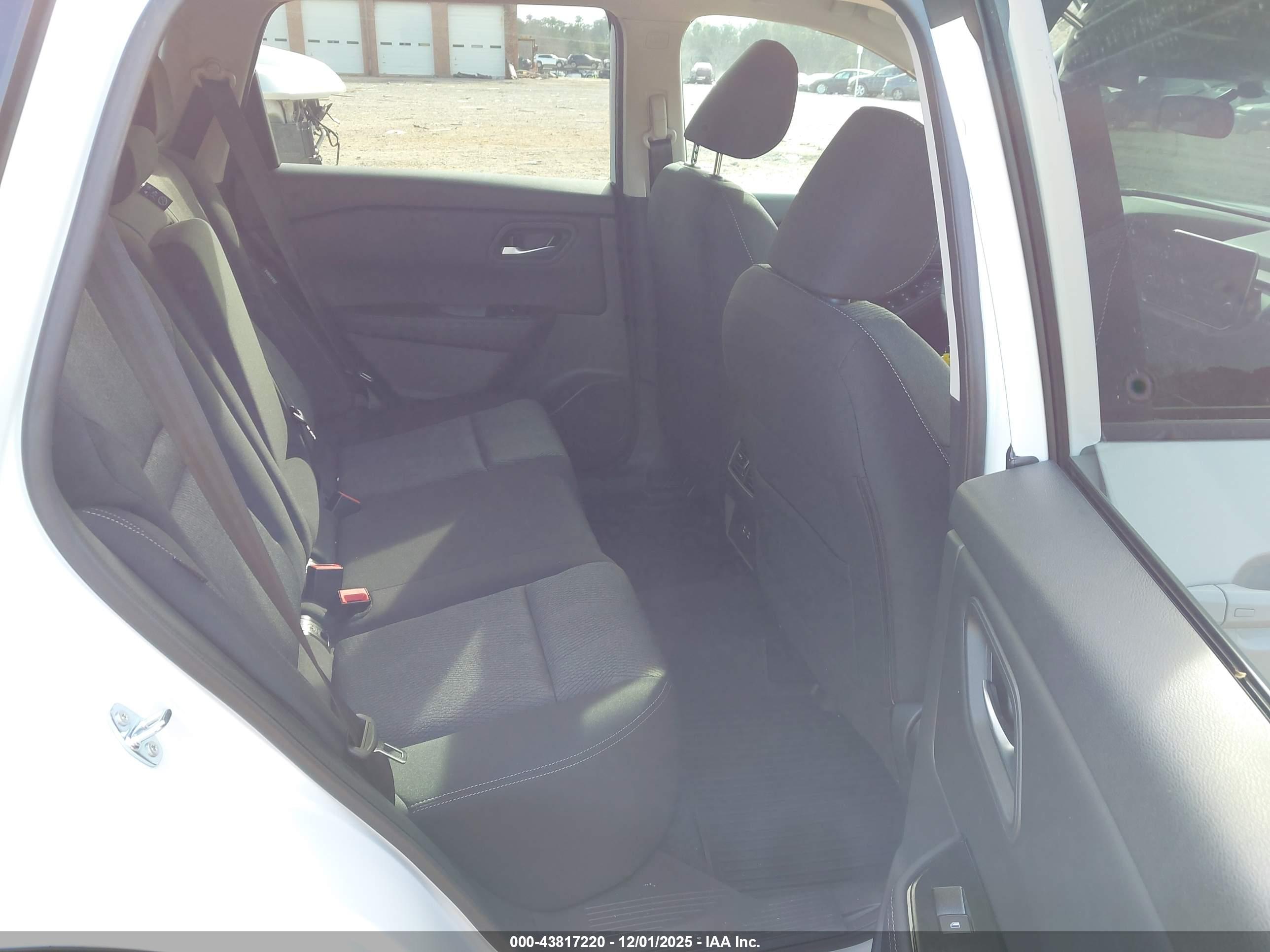 NISSAN ROGUE image 8