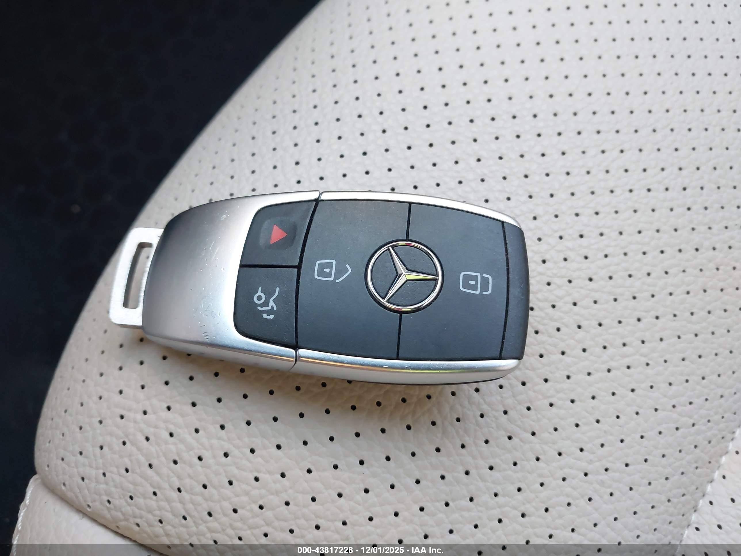 MERCEDES-BENZ GLC image 11