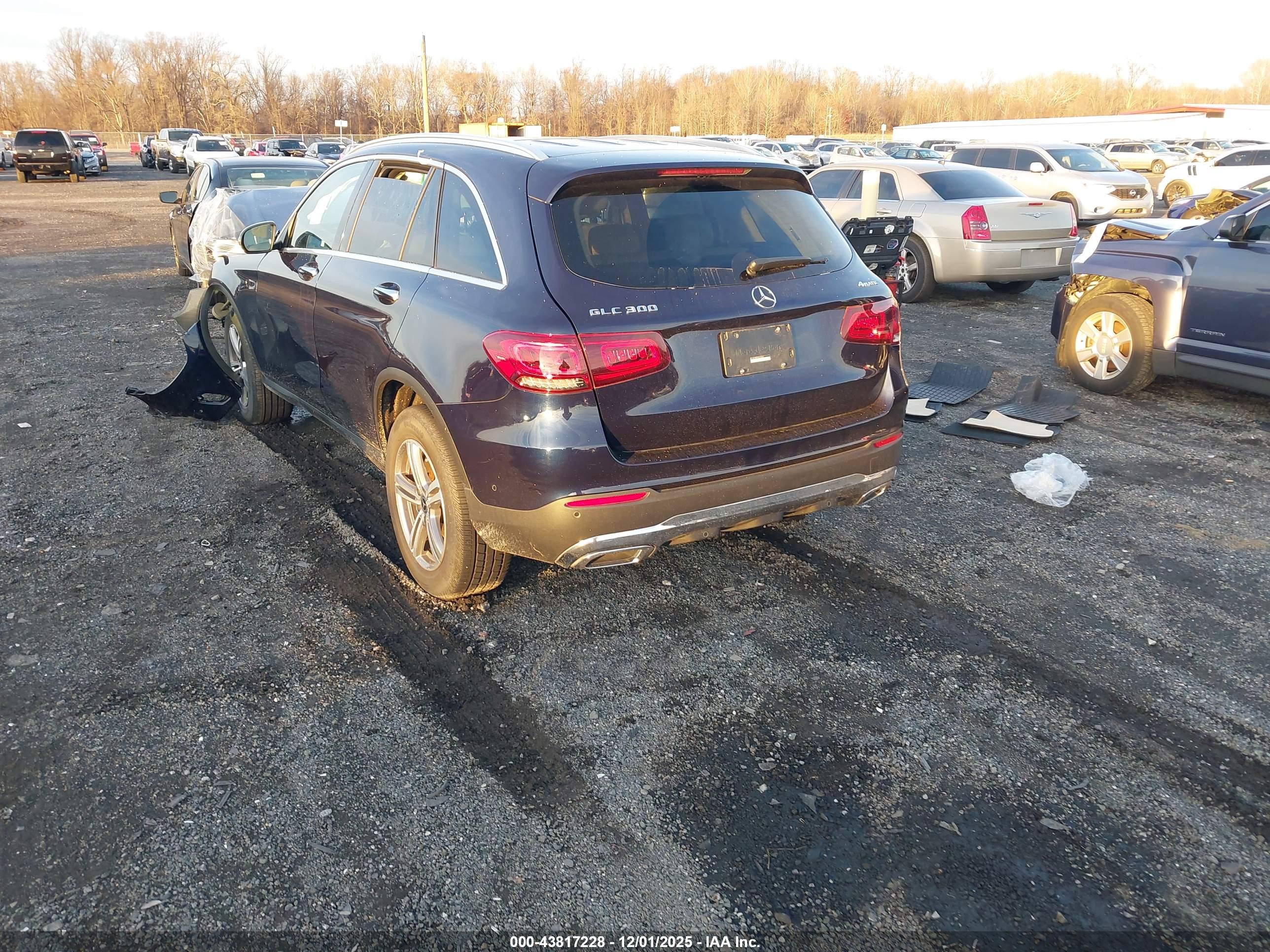 MERCEDES-BENZ GLC image 3