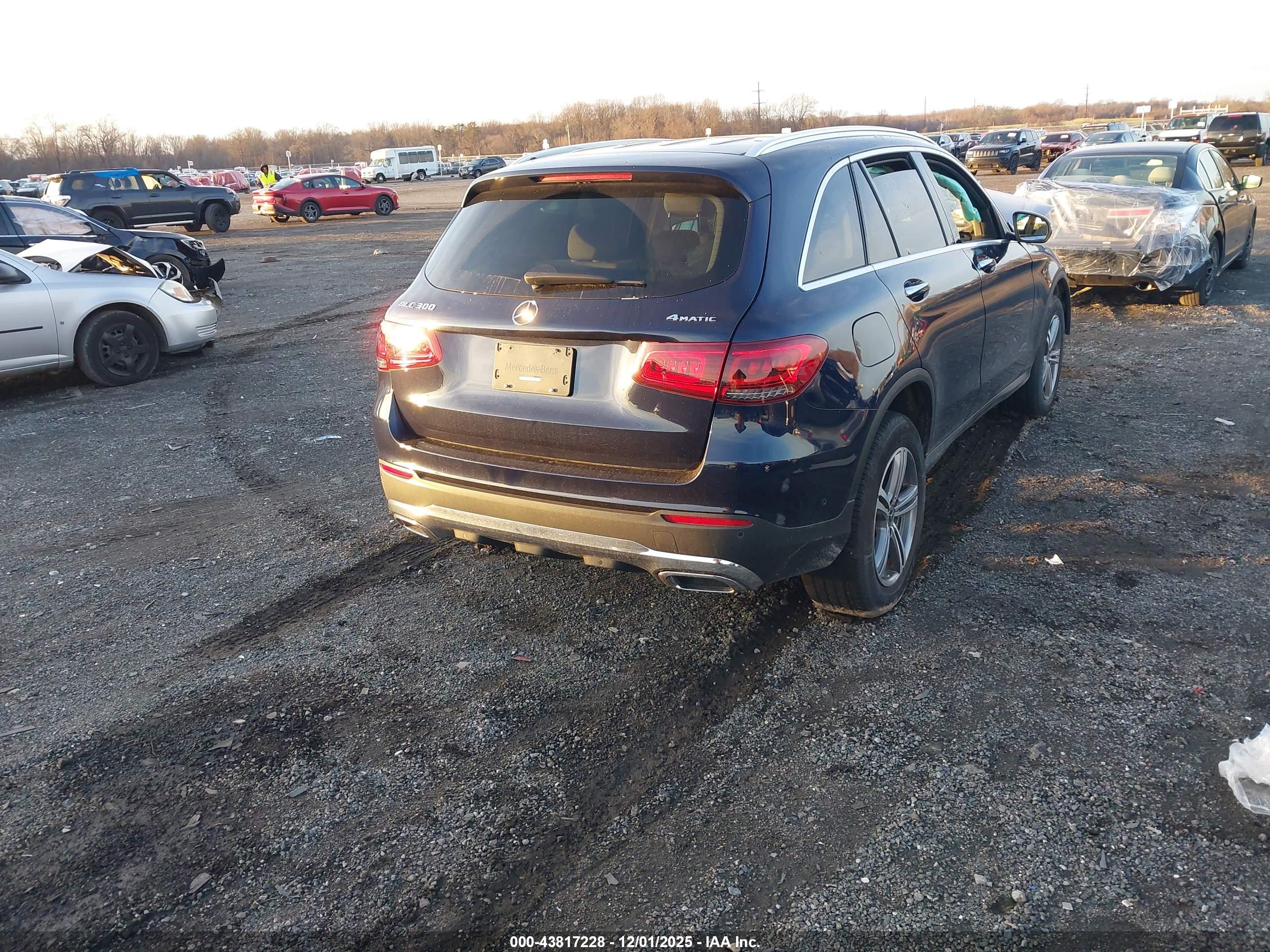 MERCEDES-BENZ GLC image 4