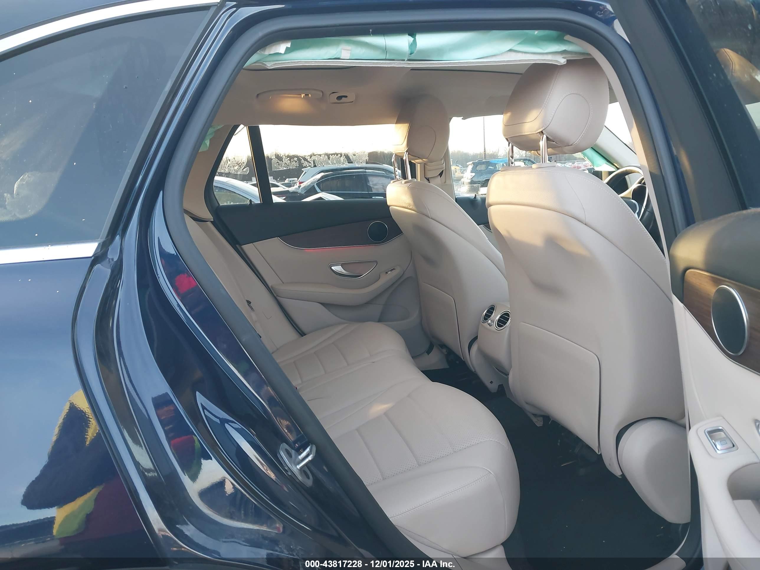 MERCEDES-BENZ GLC image 8