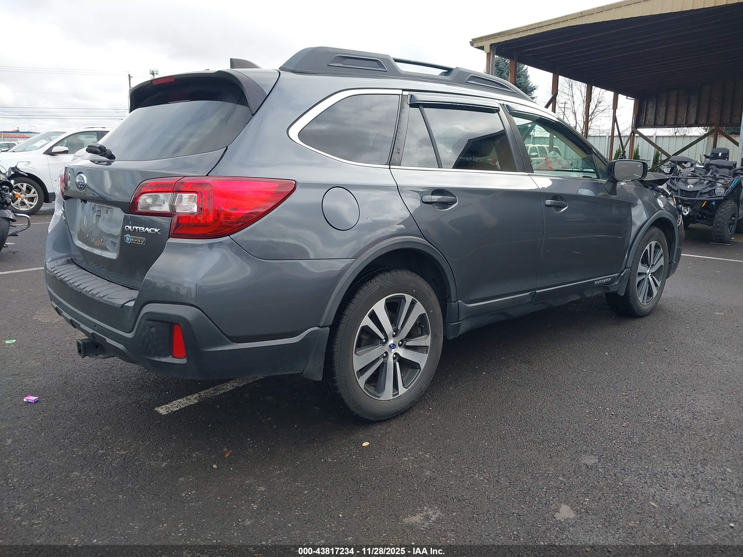 SUBARU OUTBACK image 4
