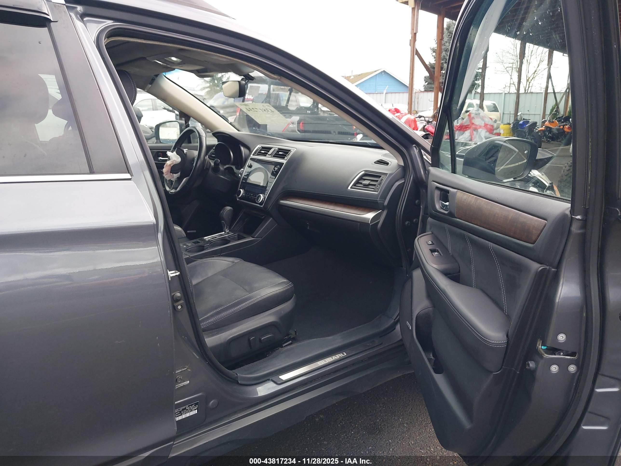 SUBARU OUTBACK image 5