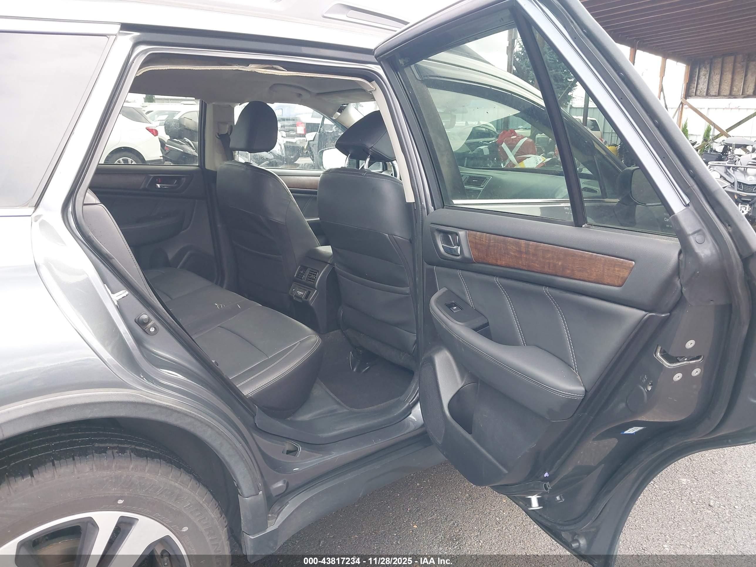 SUBARU OUTBACK image 8