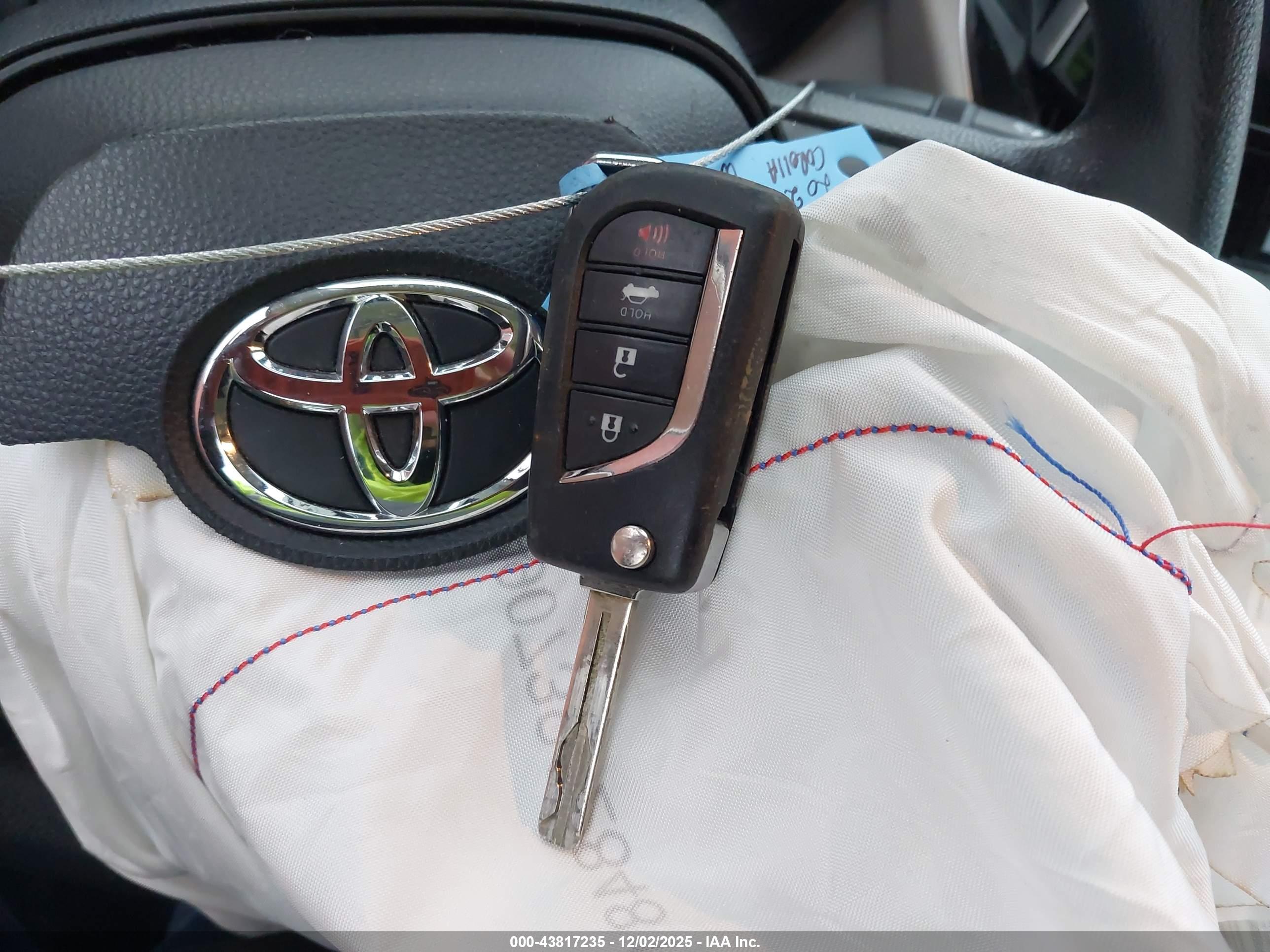 TOYOTA COROLLA image 11