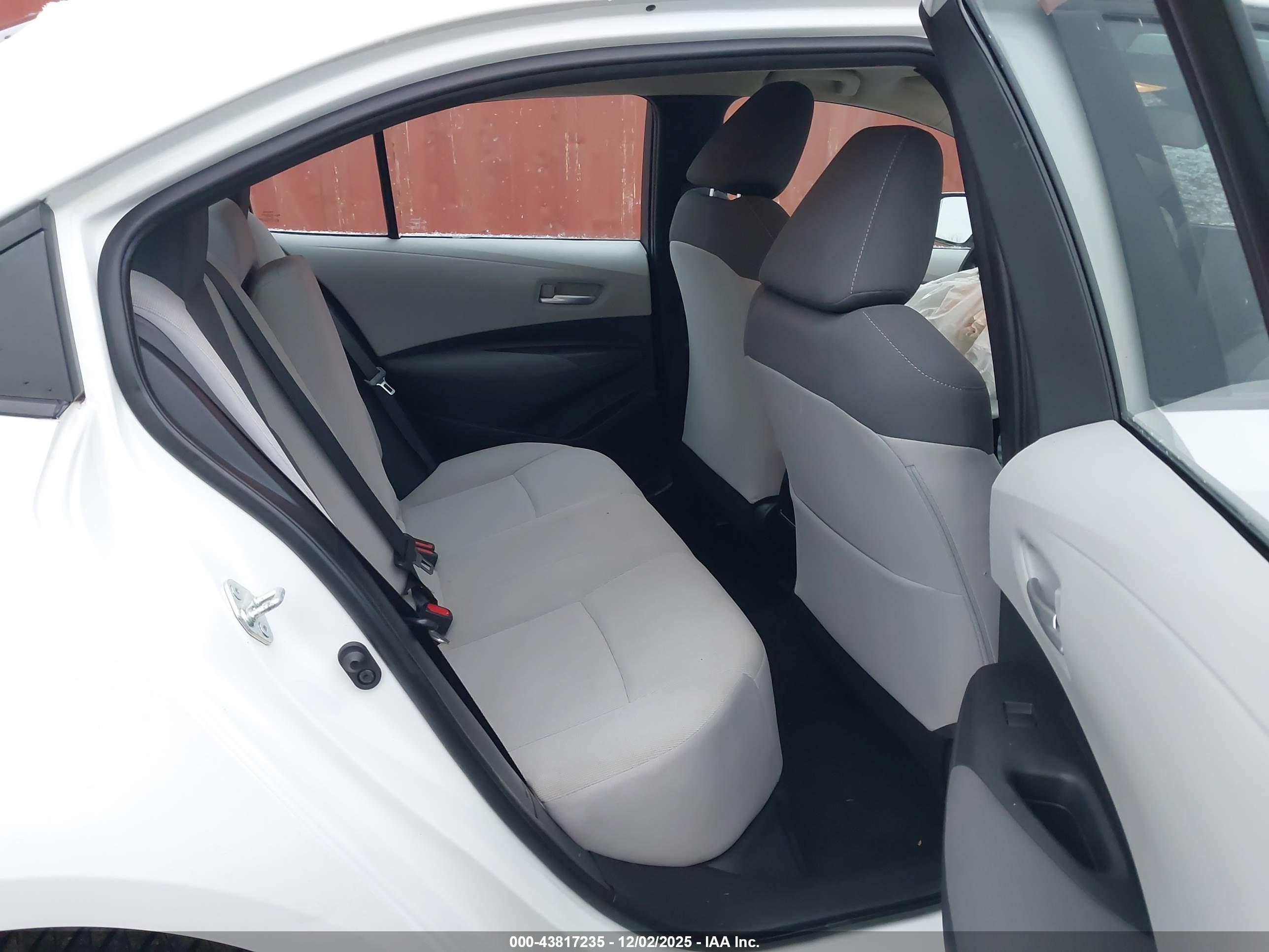 TOYOTA COROLLA image 8