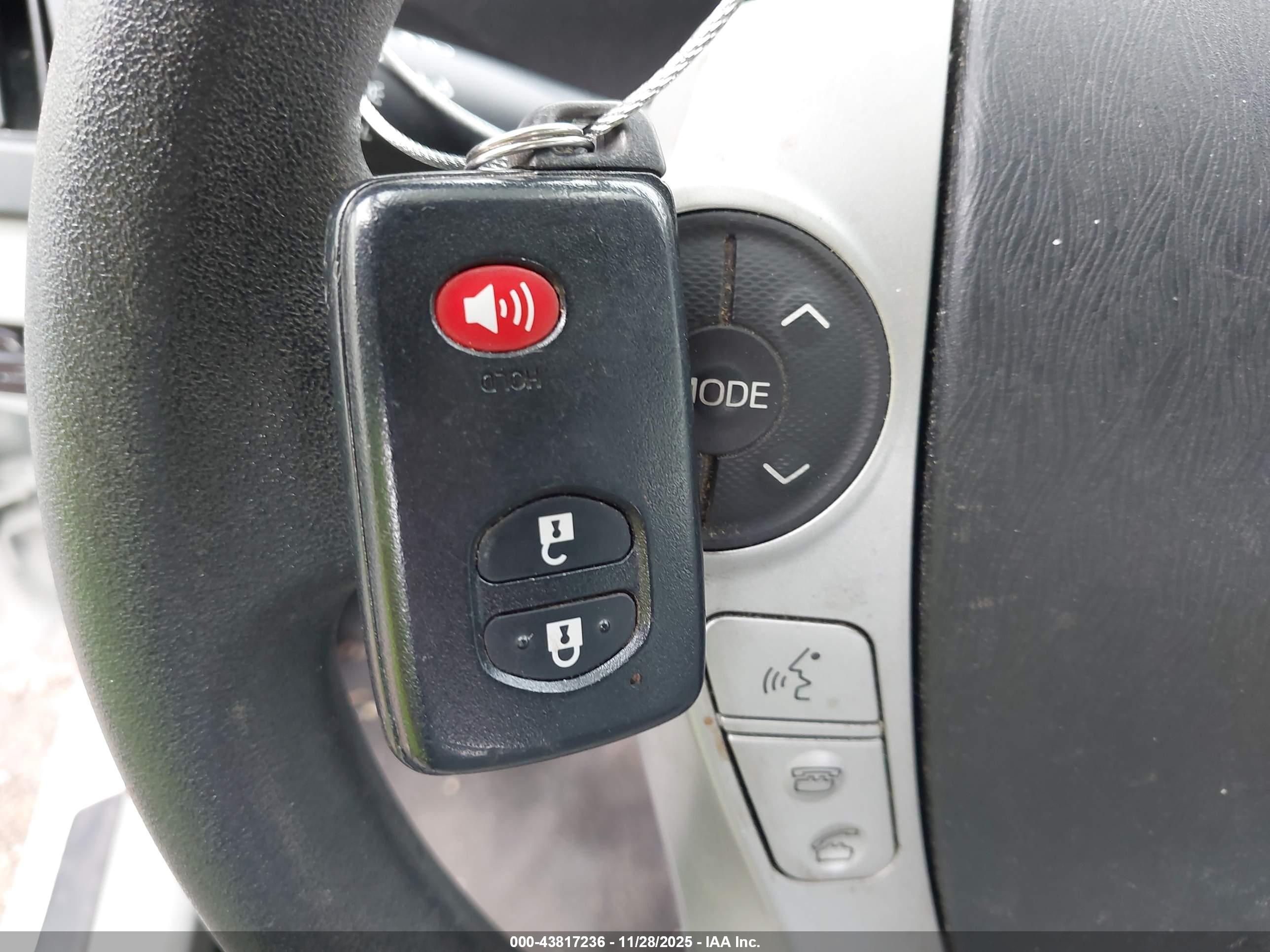 TOYOTA PRIUS image 11
