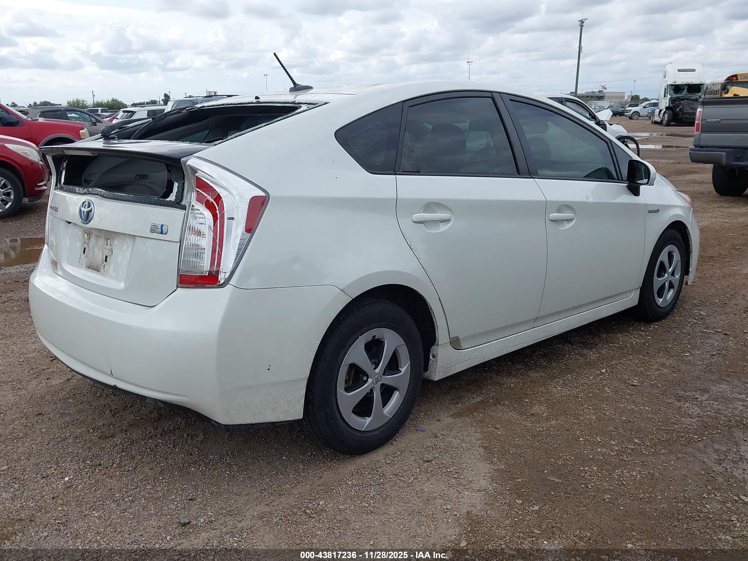 TOYOTA PRIUS image 4
