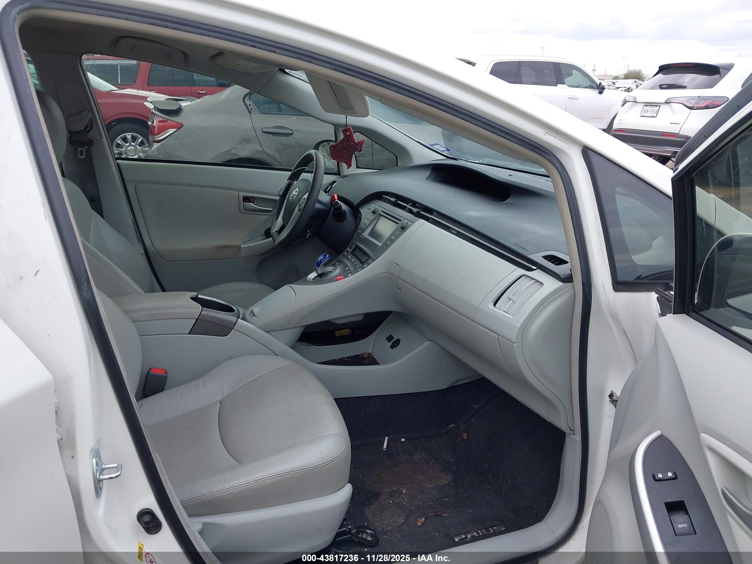 TOYOTA PRIUS image 5