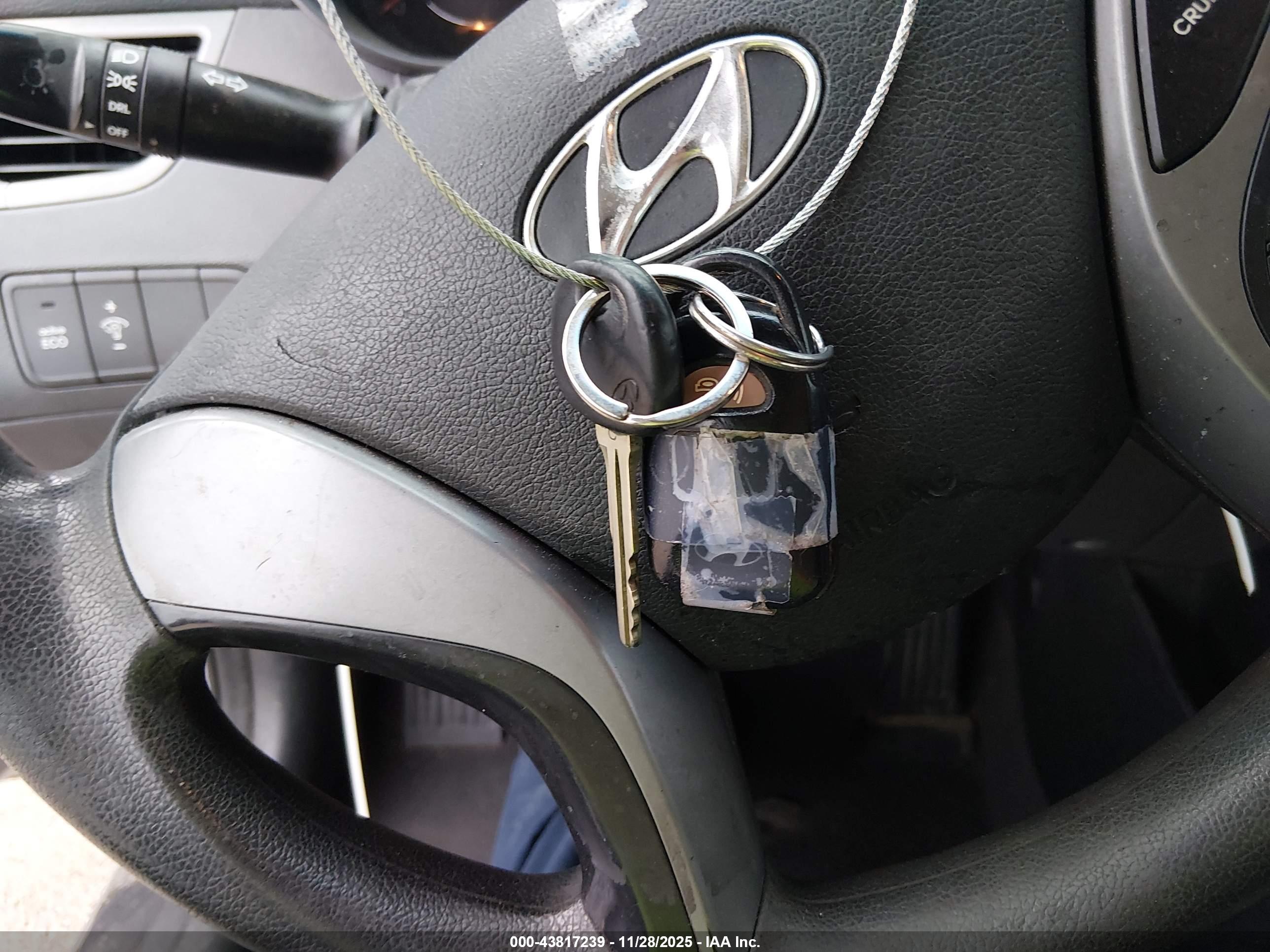 HYUNDAI ELANTRA image 11