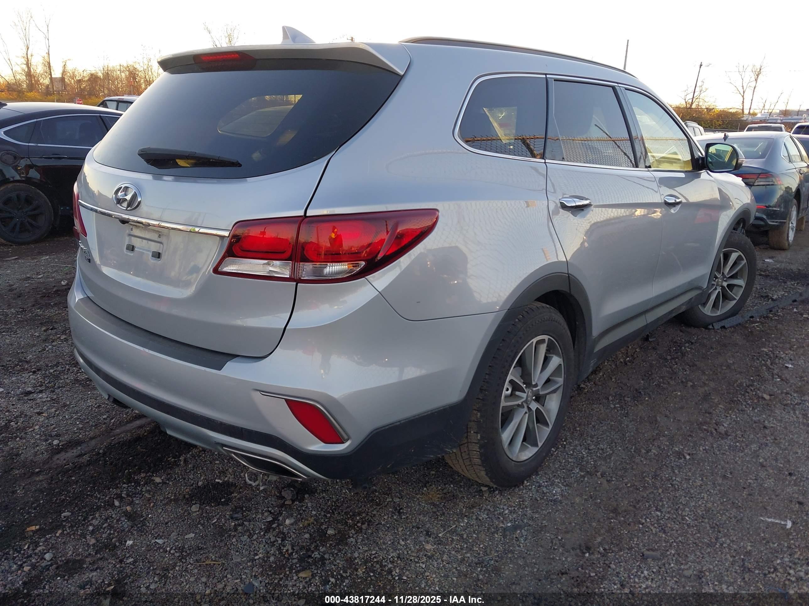 HYUNDAI SANTA image 4