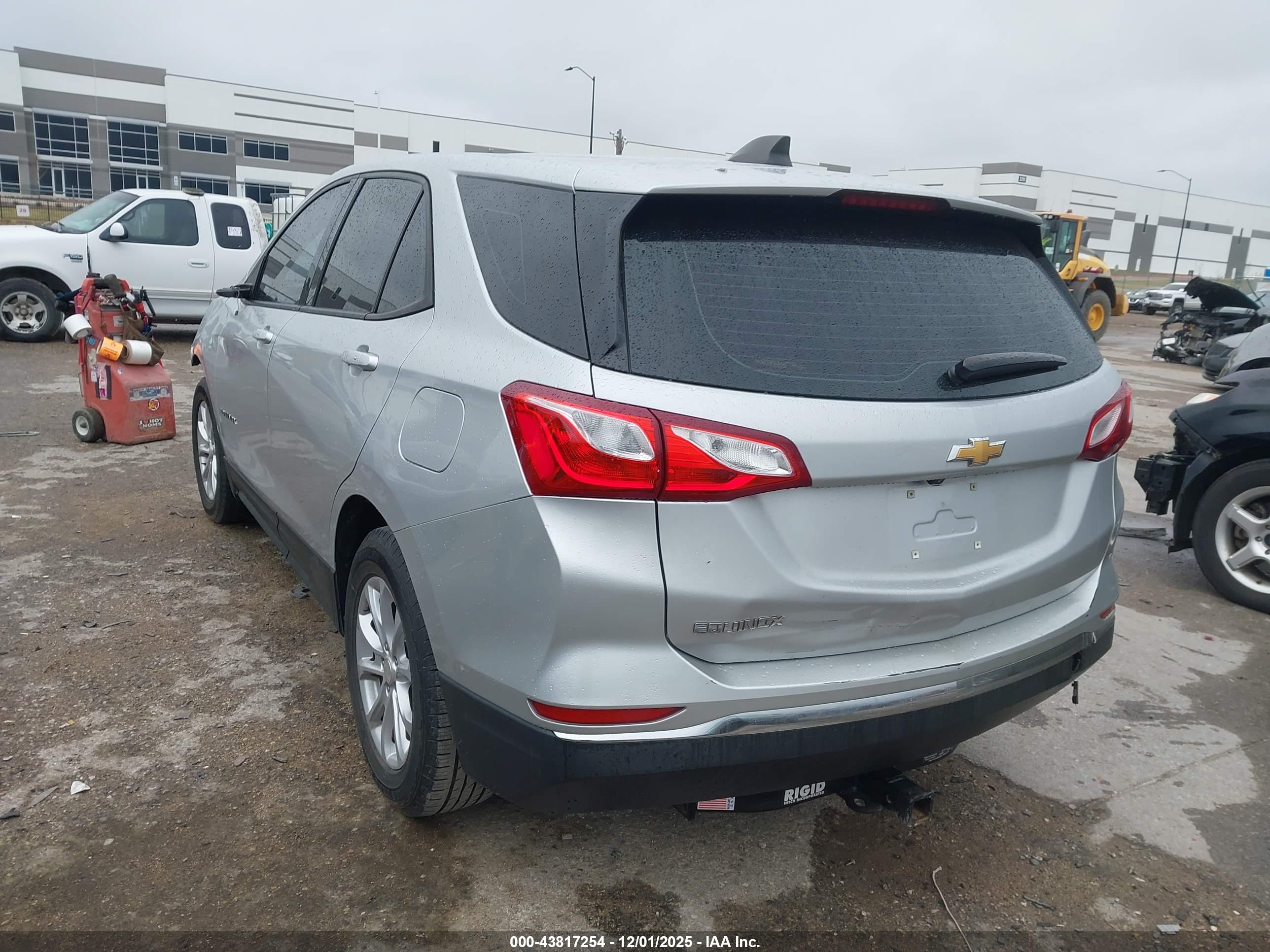 CHEVROLET EQUINOX image 3