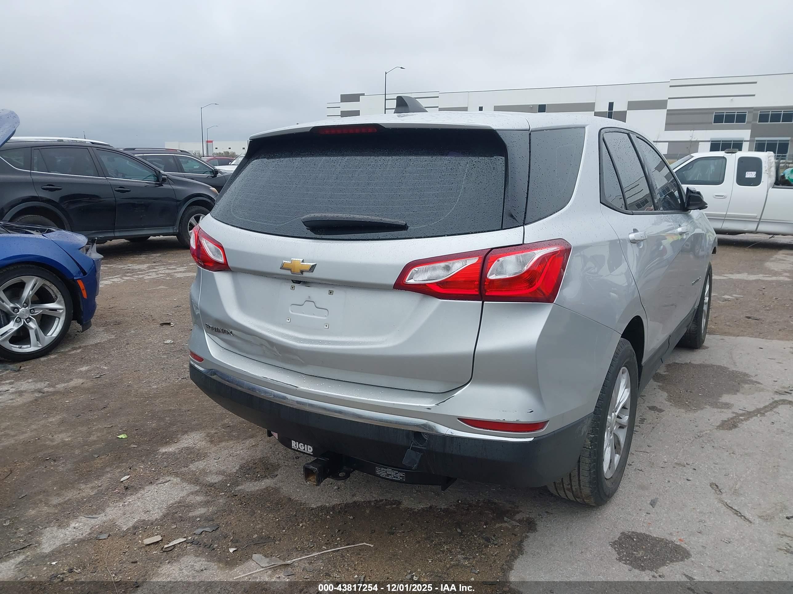 CHEVROLET EQUINOX image 4