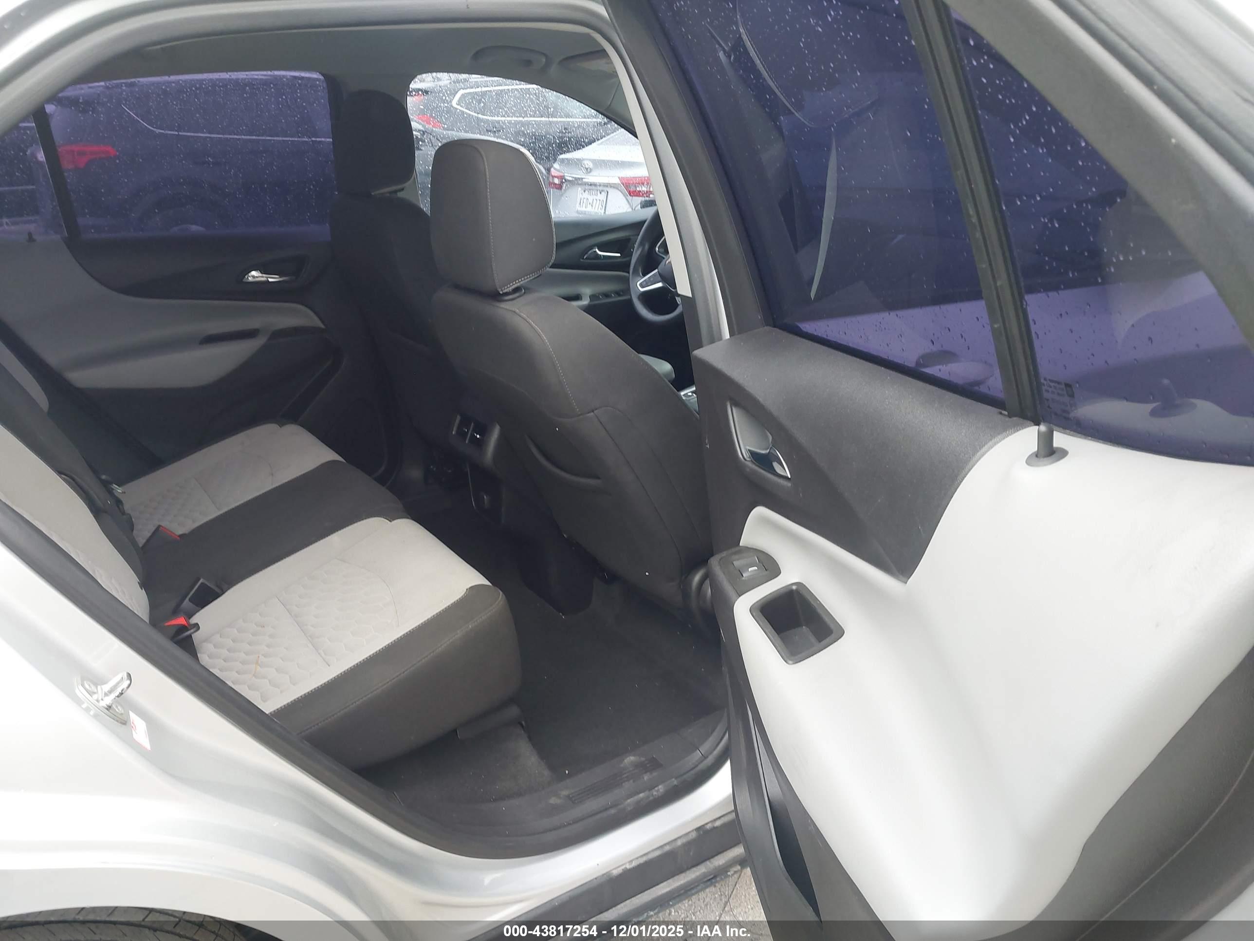 CHEVROLET EQUINOX image 8