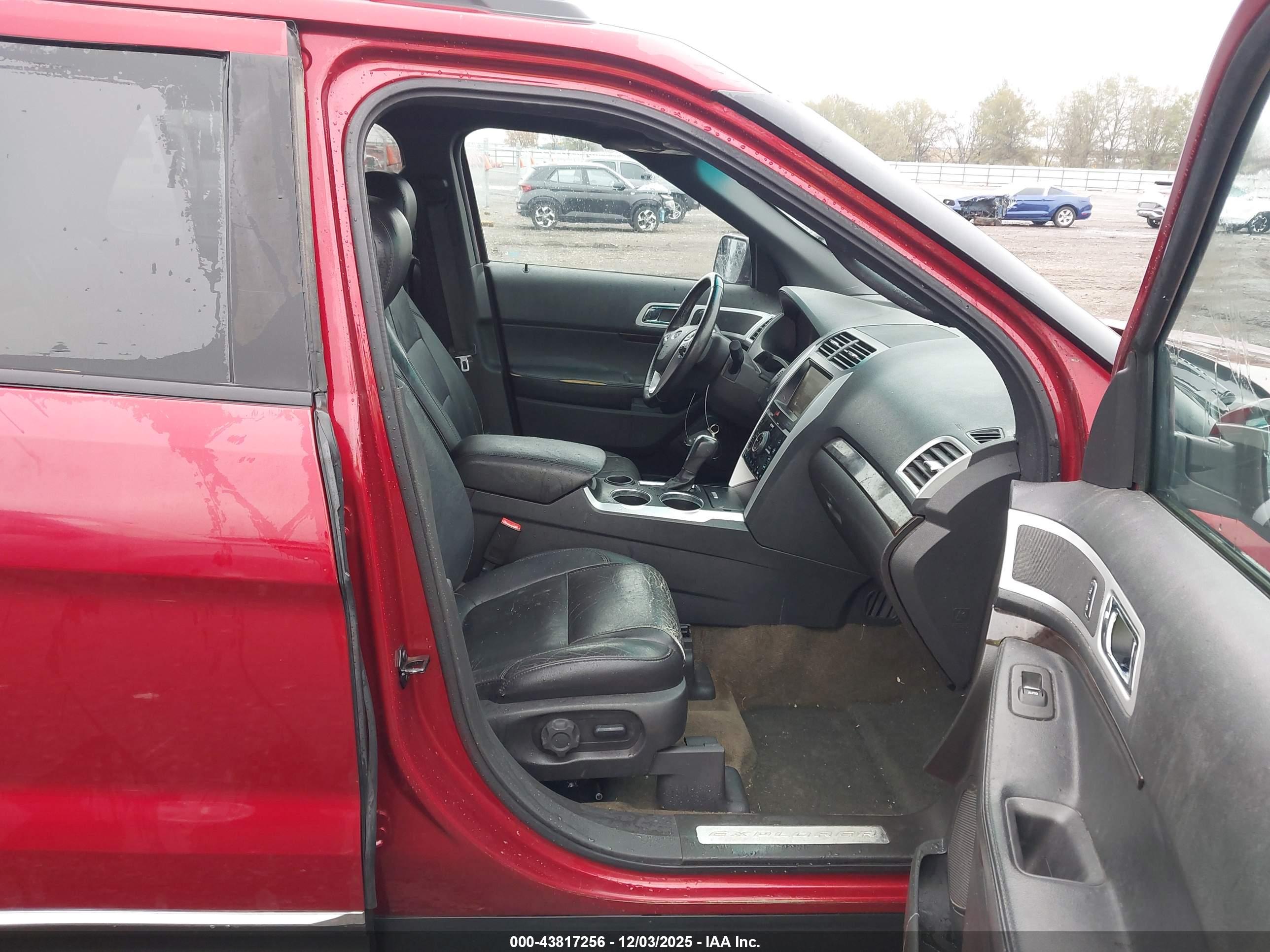 FORD EXPLORER image 5