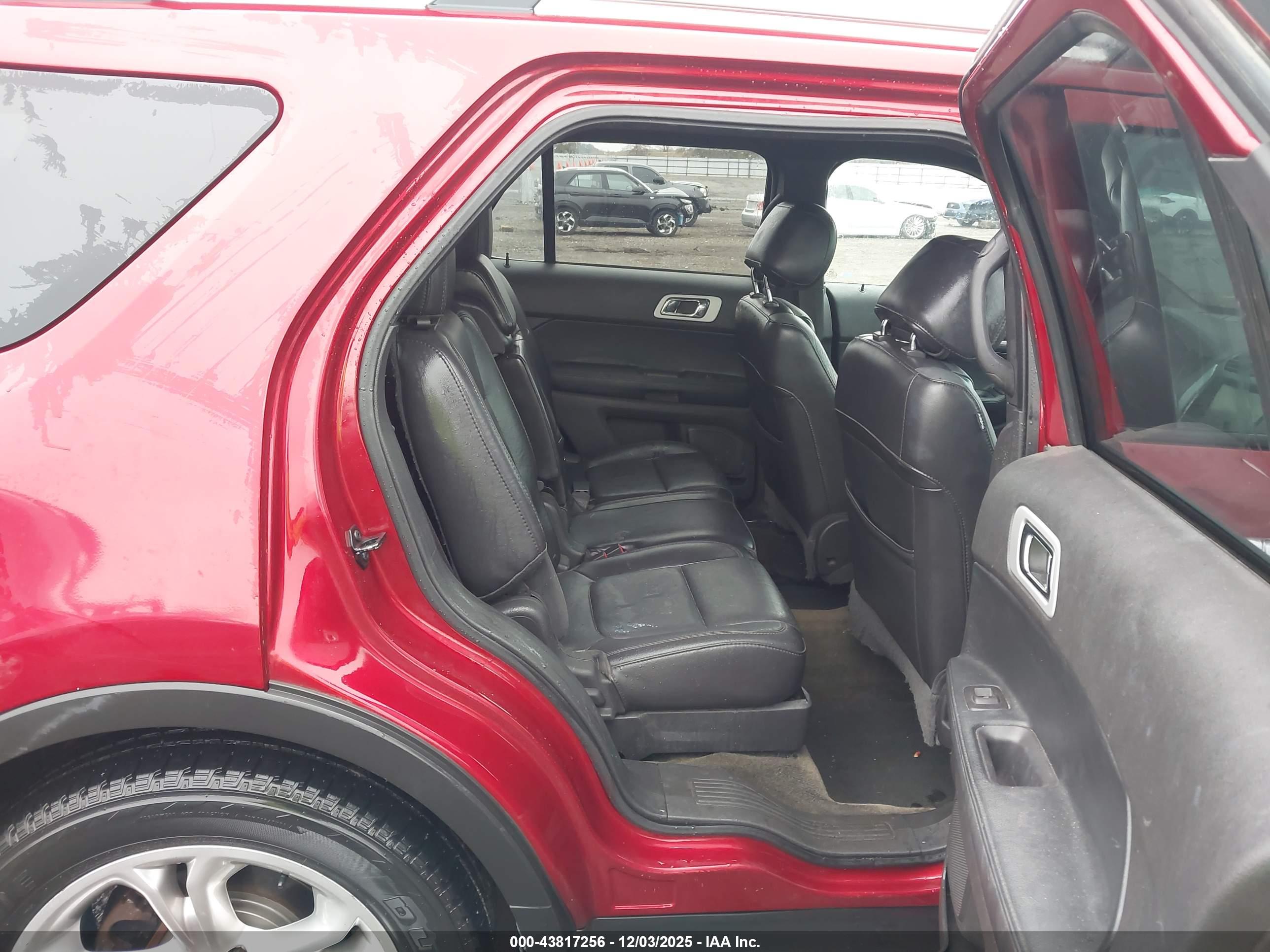 FORD EXPLORER image 8