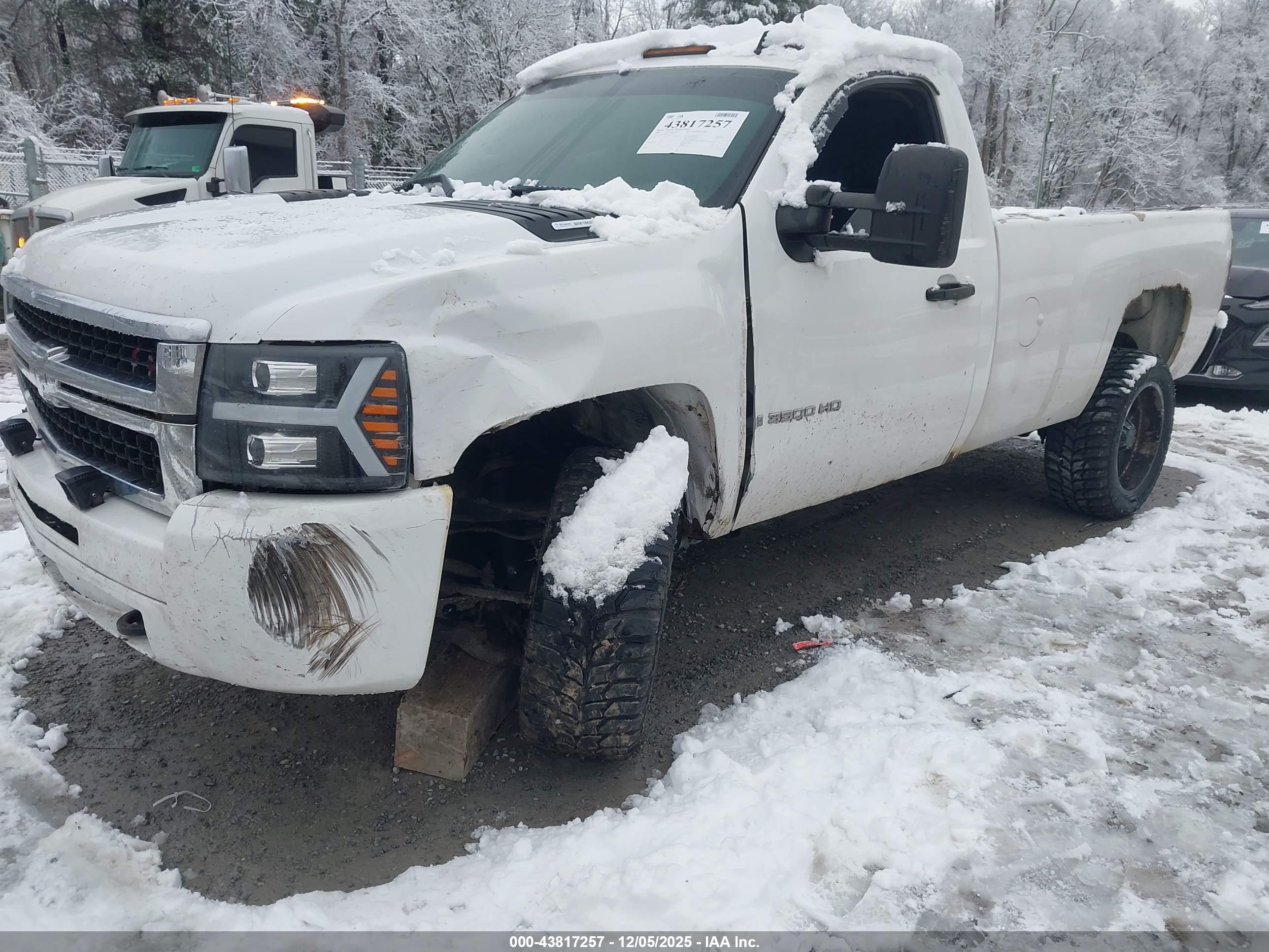 CHEVROLET SILVERADO image 2