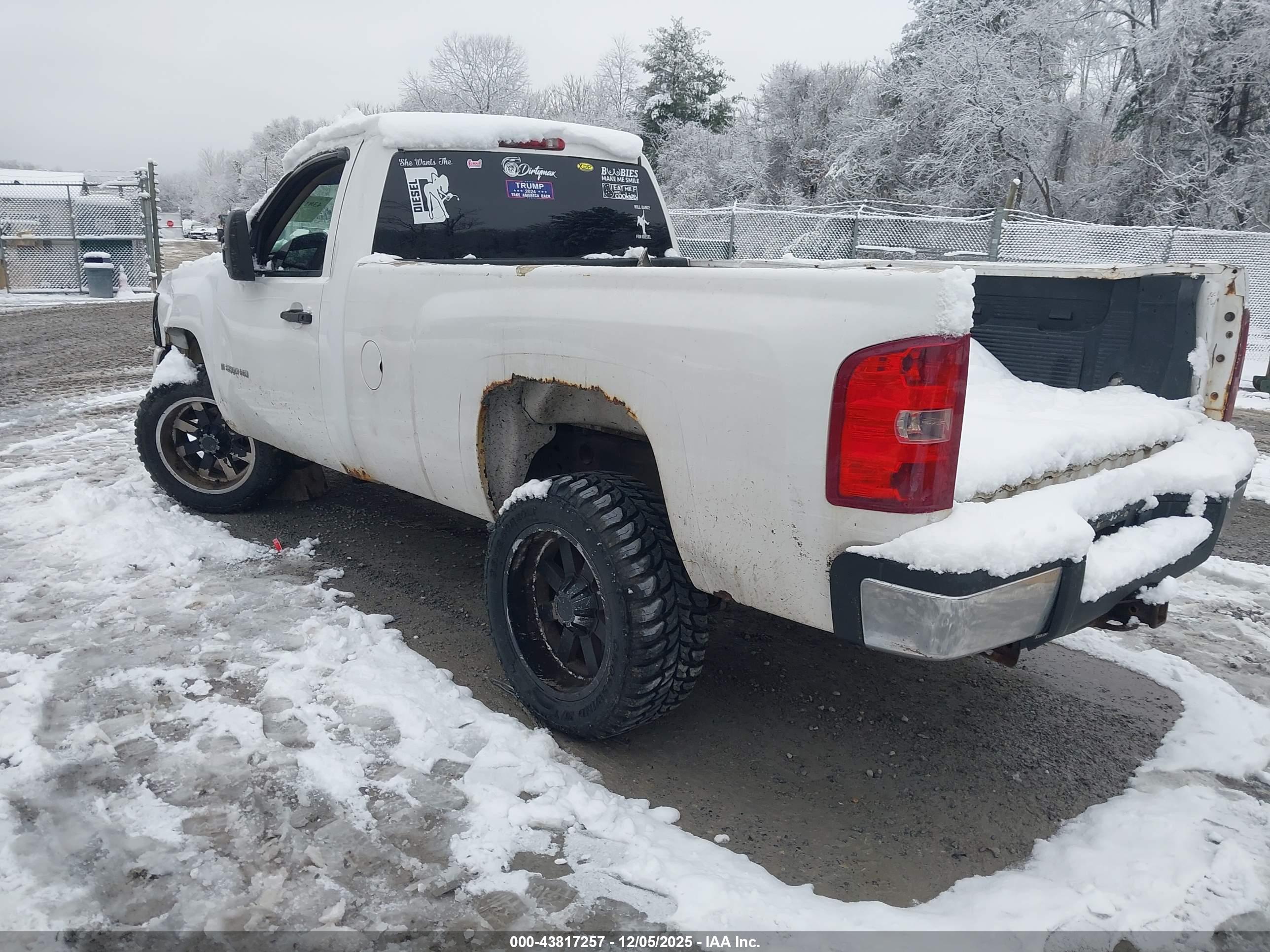 CHEVROLET SILVERADO image 3