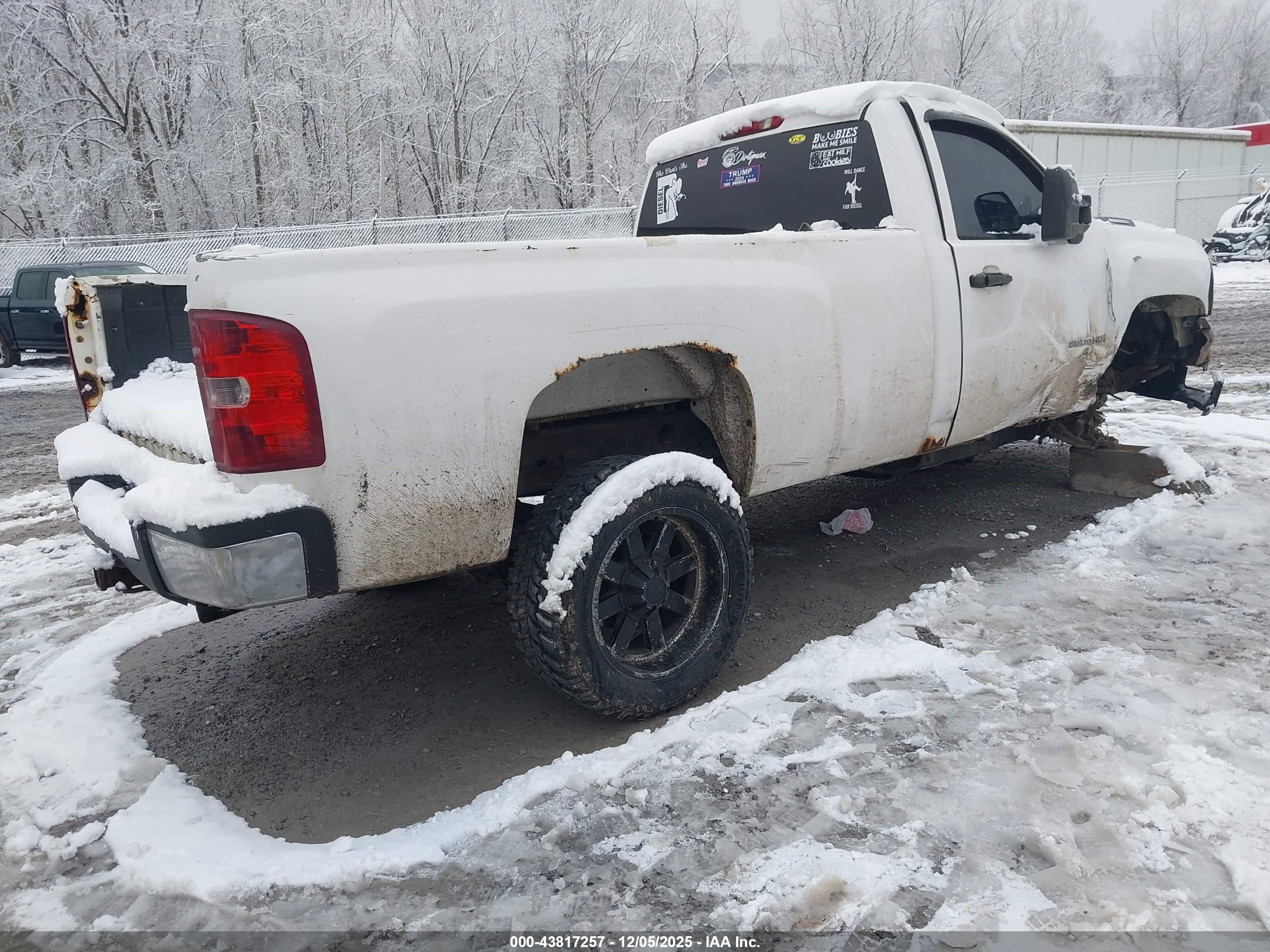 CHEVROLET SILVERADO image 4